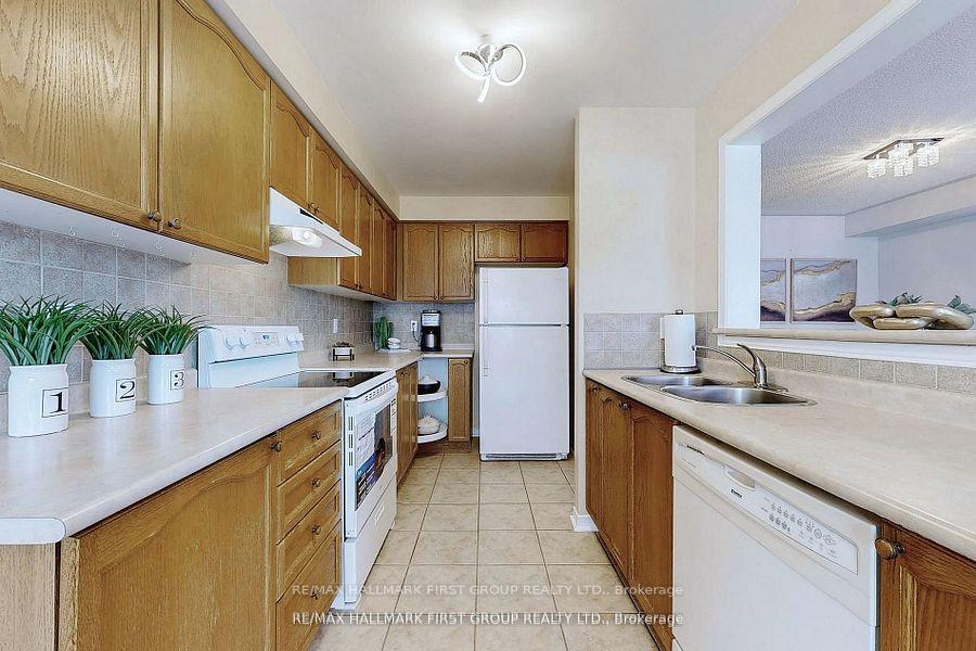 Photo 9 of 120 Candlebrook Drive, Whitby, Pringle Creek — HOMEH