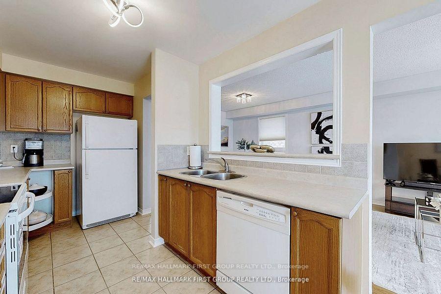 Photo 10 of 120 Candlebrook Drive, Whitby, Pringle Creek — HOMEH