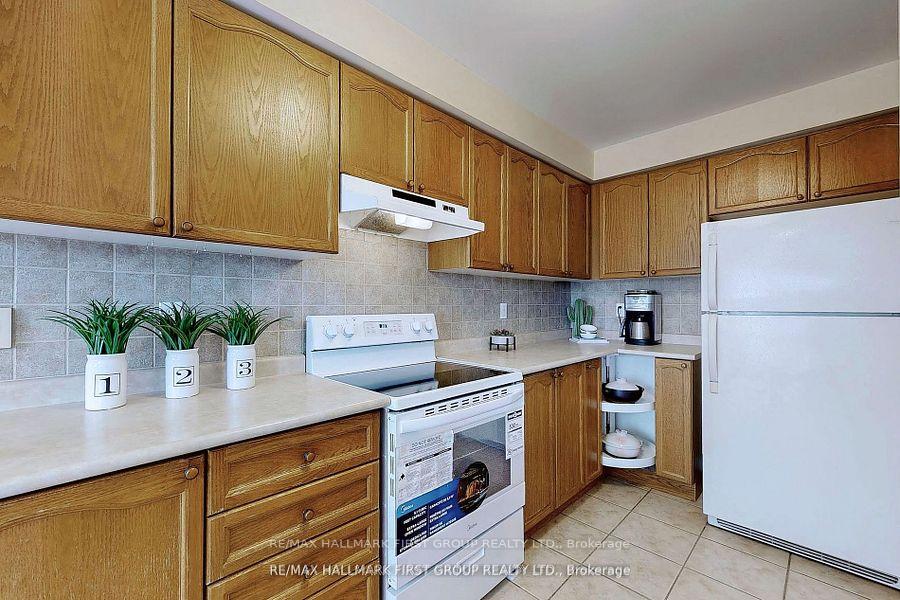 Photo 11 of 120 Candlebrook Drive, Whitby, Pringle Creek — HOMEH