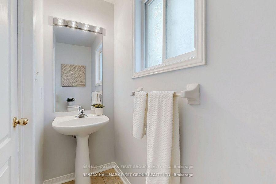 Photo 15 of 120 Candlebrook Drive, Whitby, Pringle Creek — HOMEH