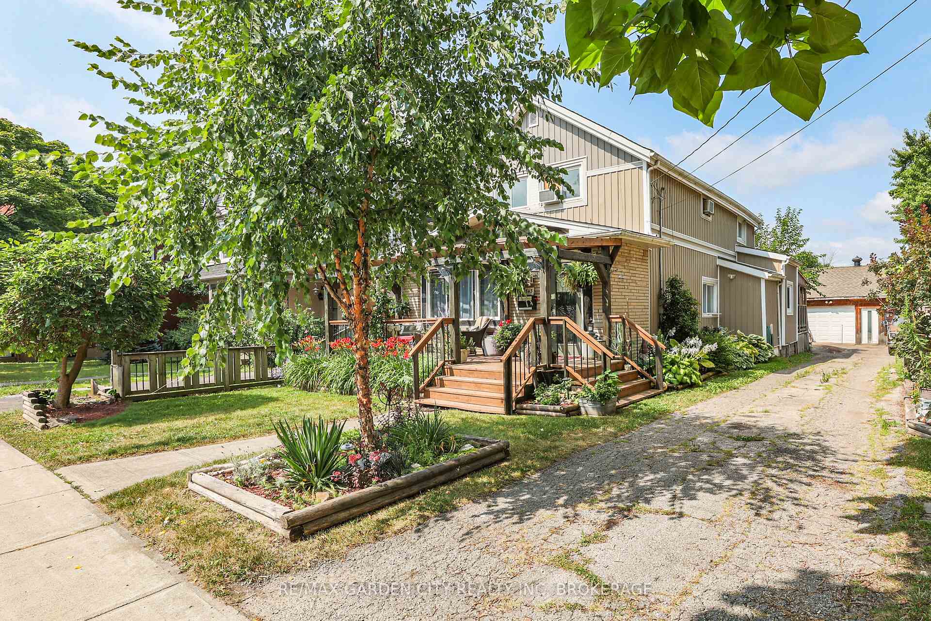 Photo 2 of 543 King Street, Welland, Lincoln/Crowland — HOMEH