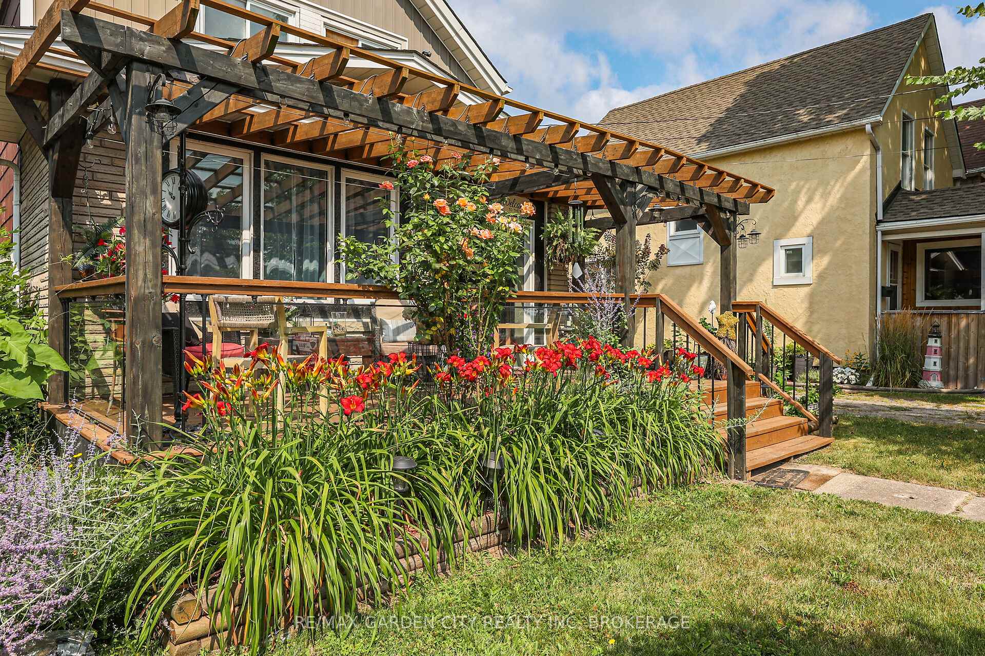 Photo 3 of 543 King Street, Welland, Lincoln/Crowland — HOMEH