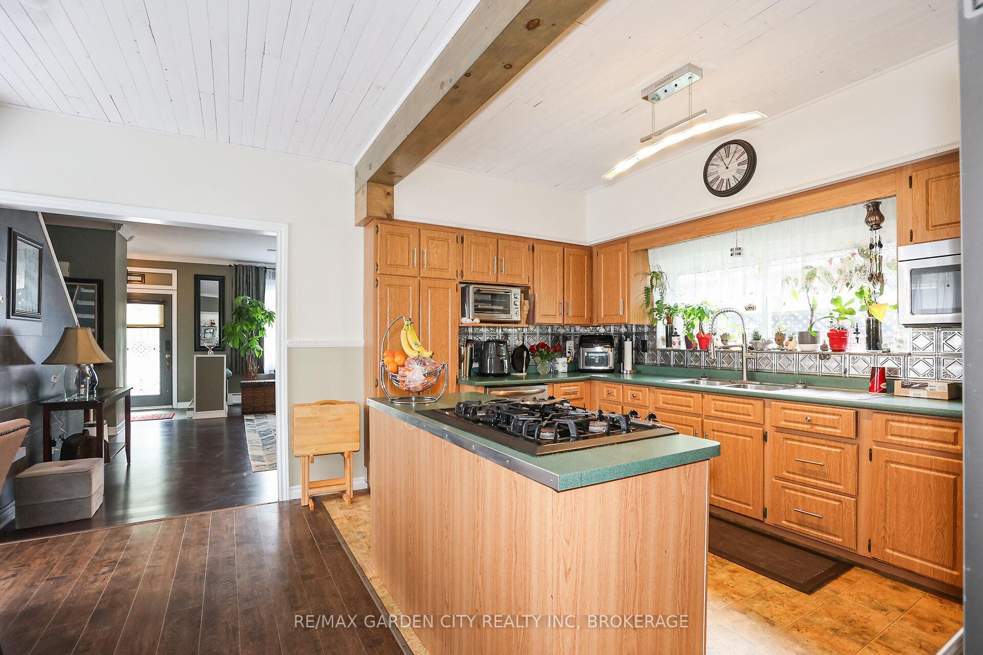 Photo 10 of 543 King Street, Welland, Lincoln/Crowland — HOMEH