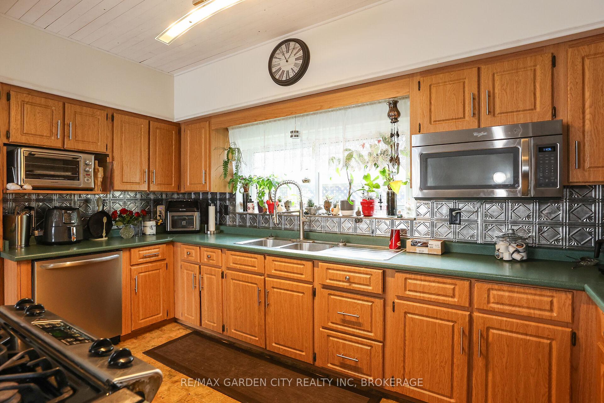 Photo 13 of 543 King Street, Welland, Lincoln/Crowland — HOMEH