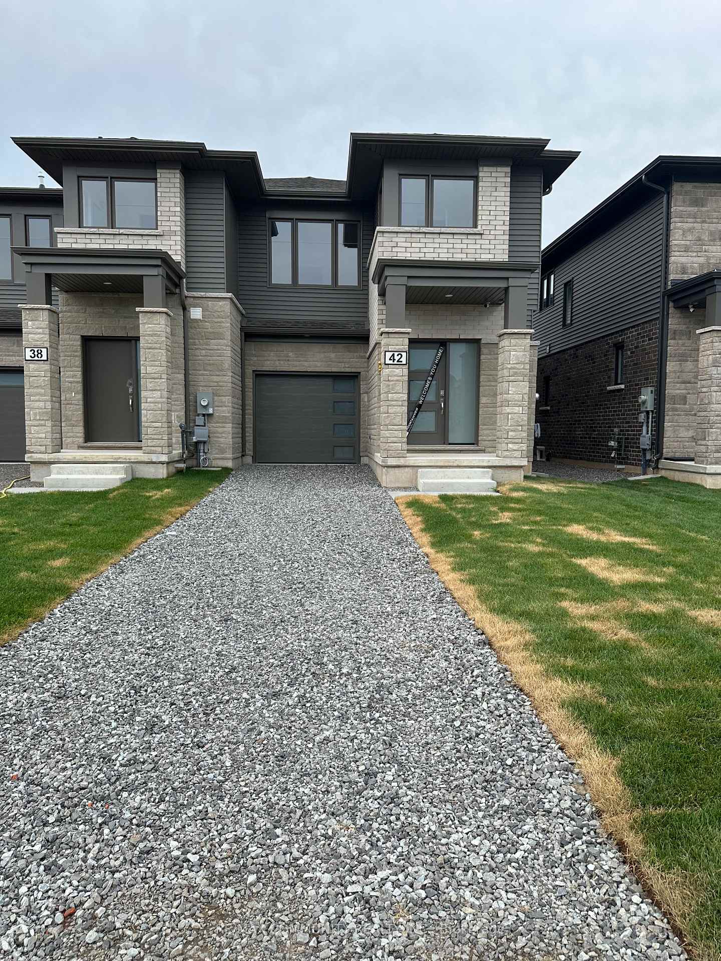 Front of 42 West Creek Court