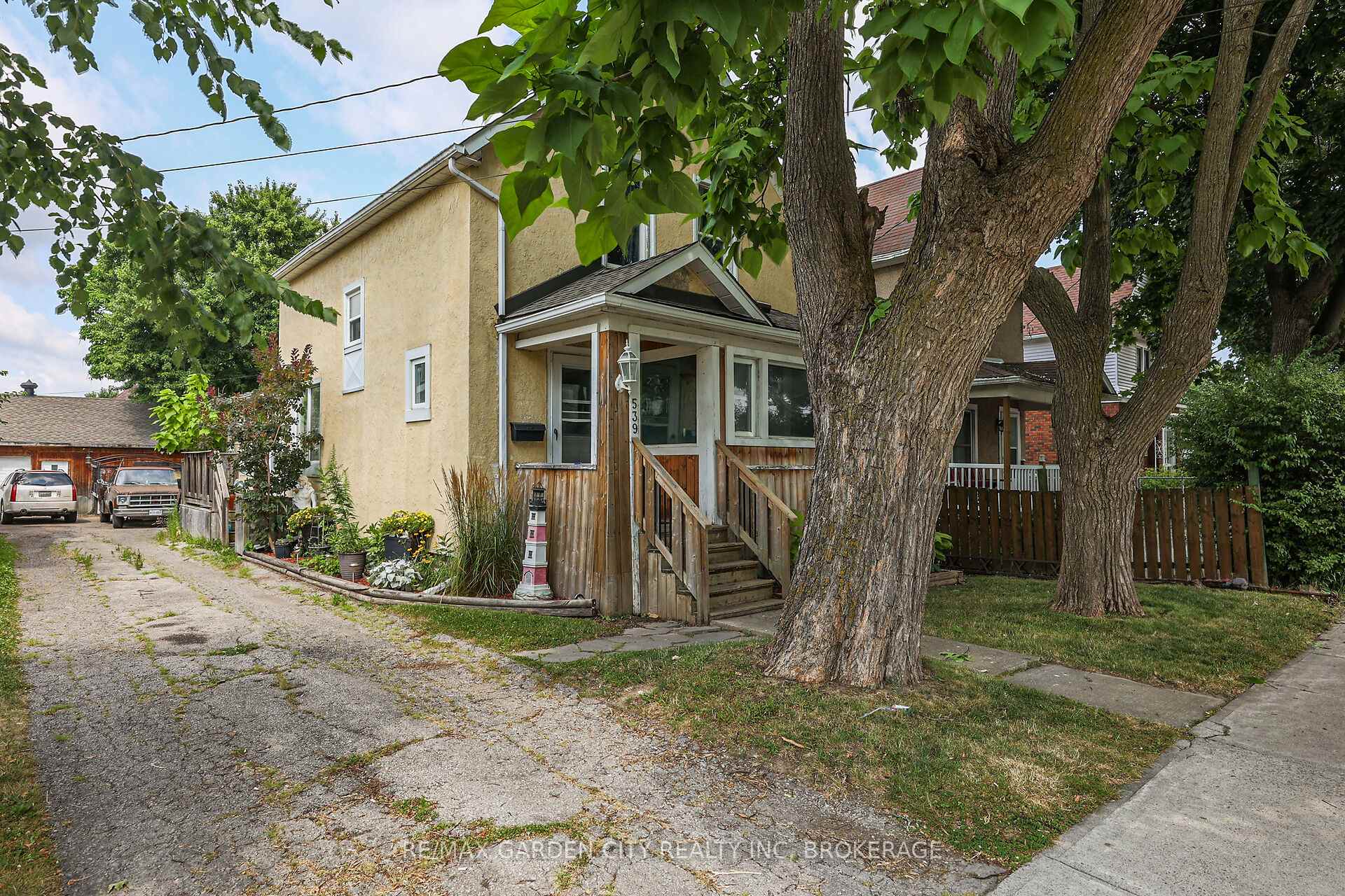 Photo 2 of 539 King Street, Welland, Lincoln/Crowland — HOMEH