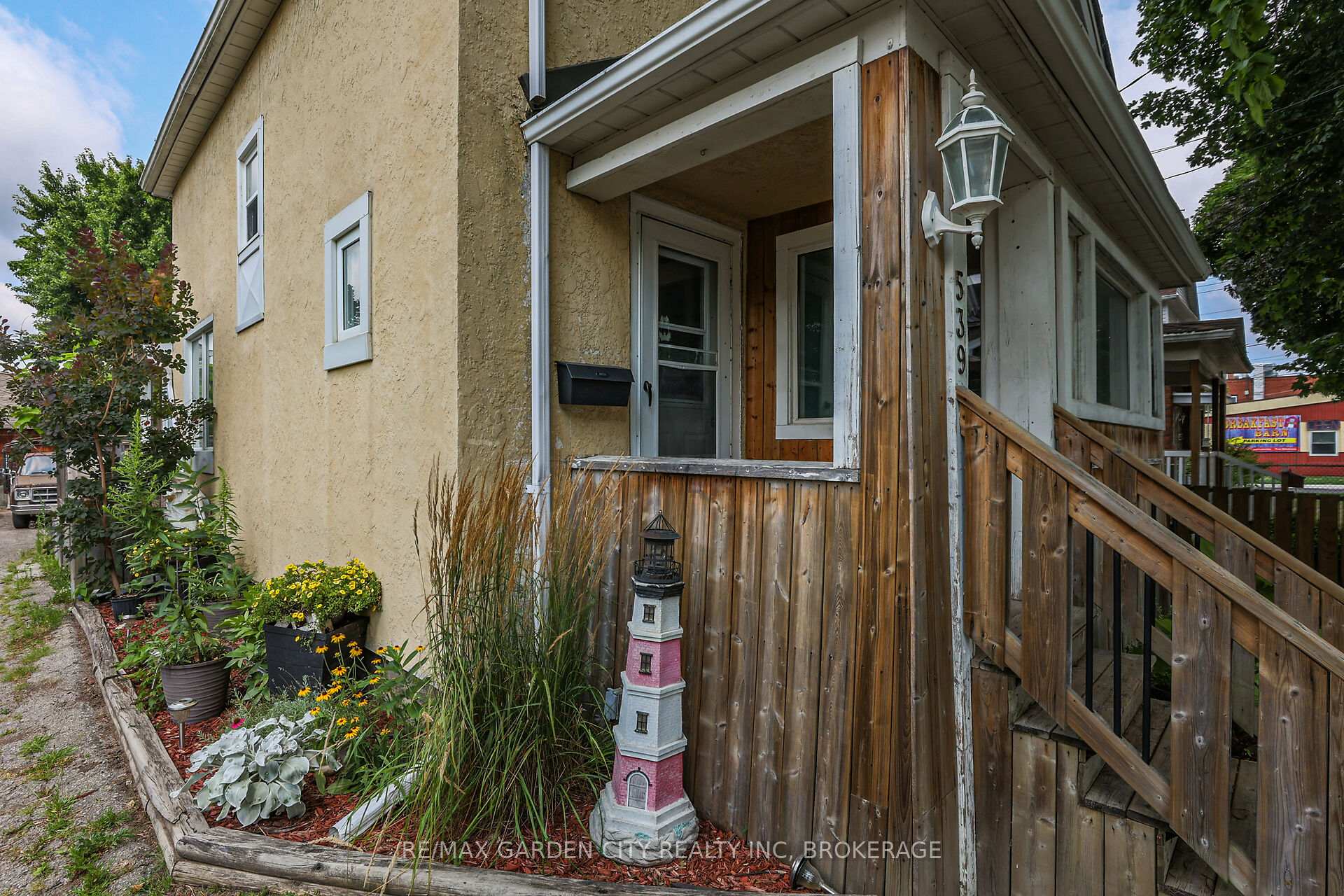 Photo 3 of 539 King Street, Welland, Lincoln/Crowland — HOMEH