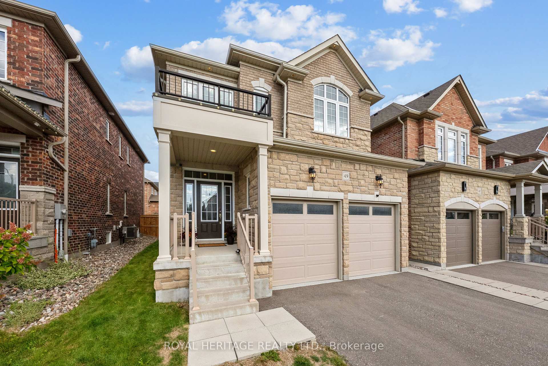 Photo 2 of 49 St Augustine Drive, Whitby, Brooklin — HOMEH
