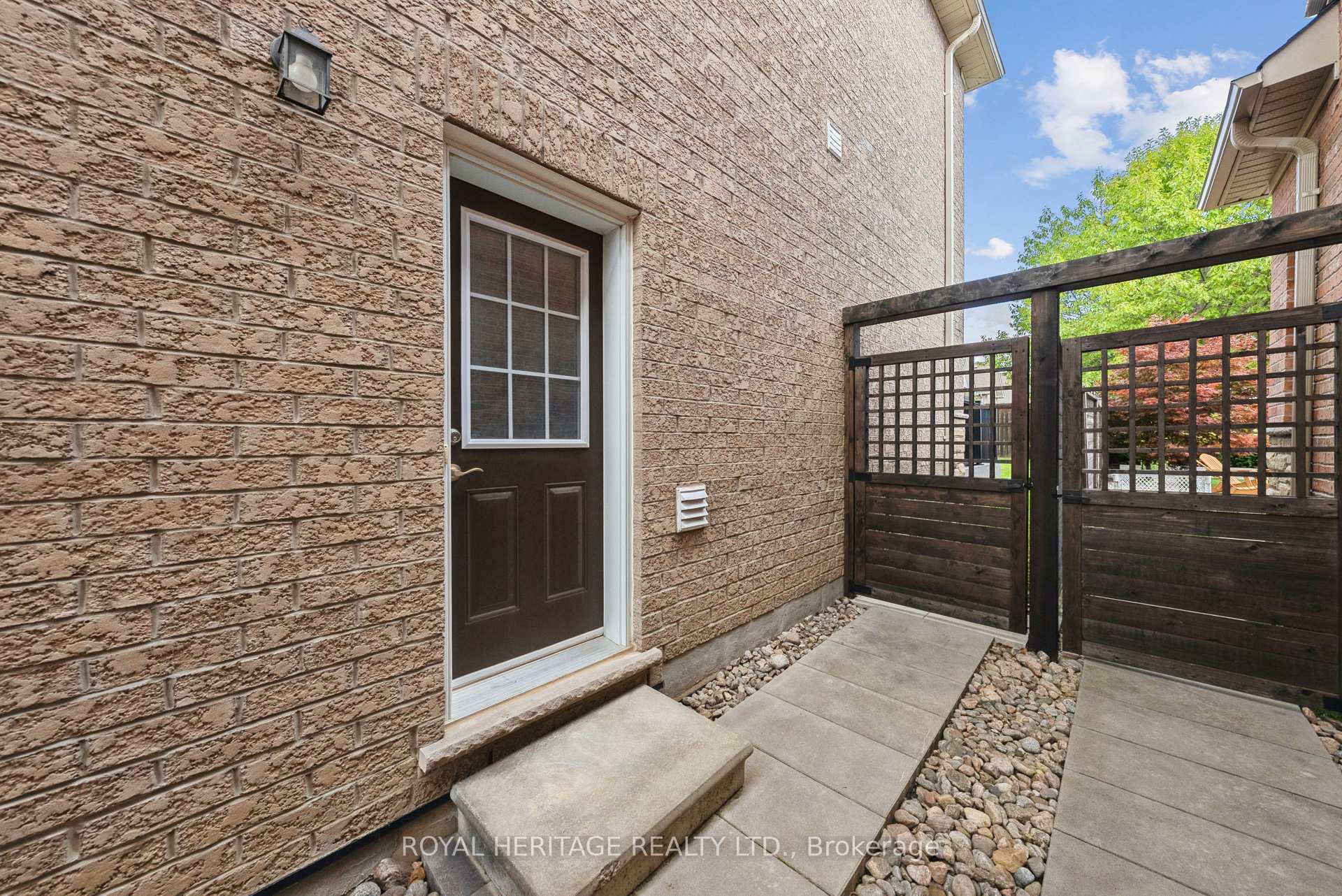 Photo 42 of 49 St Augustine Drive, Whitby, Brooklin — HOMEH