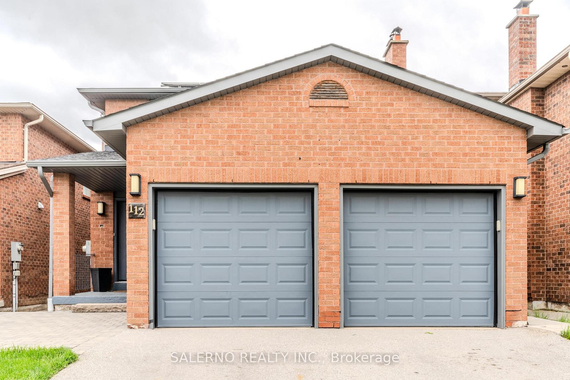 Photo 2 of 112 Oliver Lane, Vaughan, Maple — HOMEH