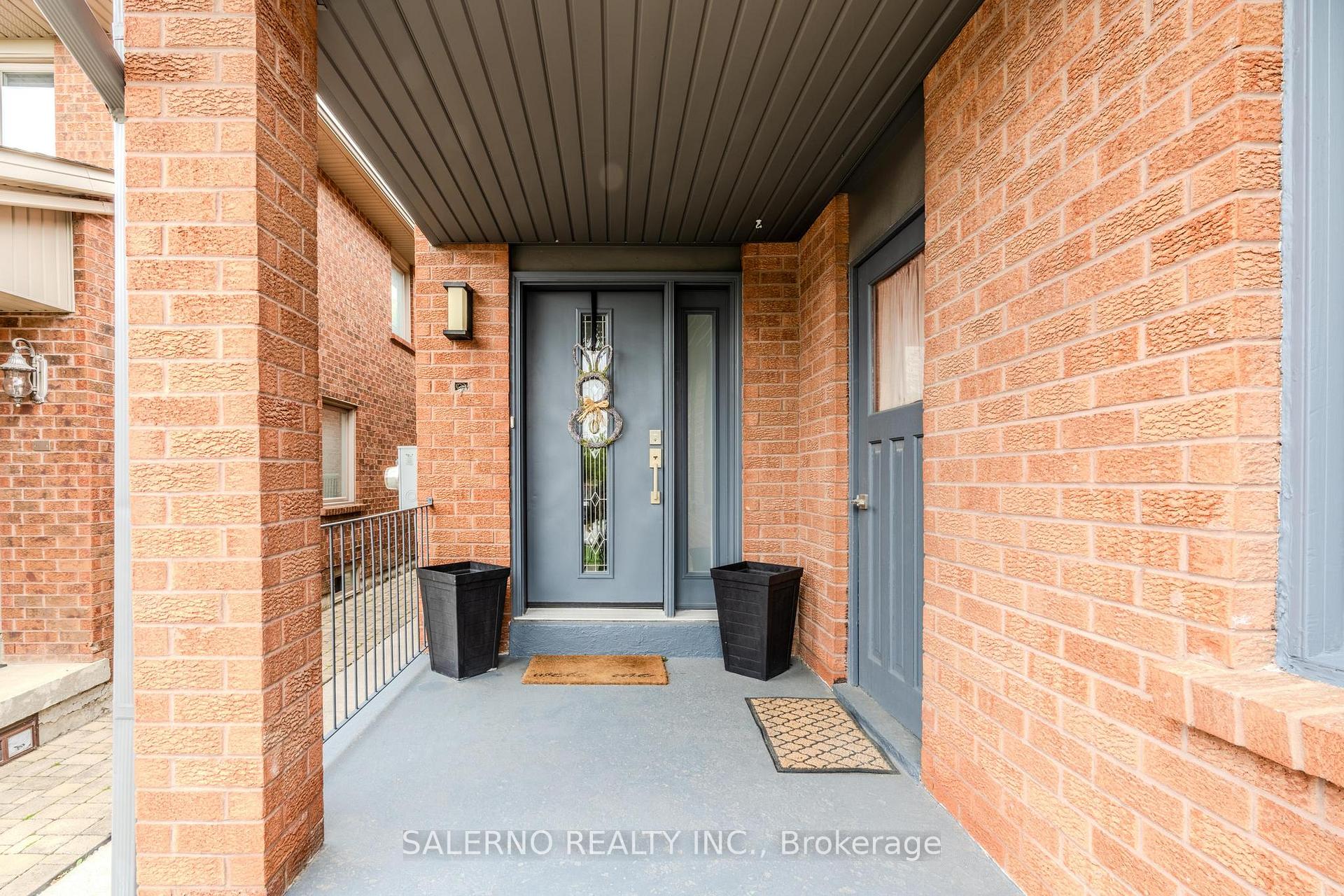 Photo 3 of 112 Oliver Lane, Vaughan, Maple — HOMEH