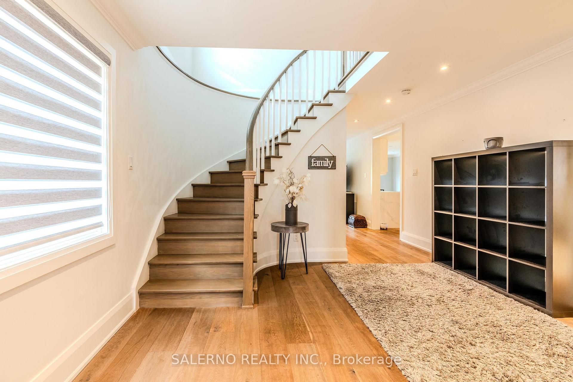 Photo 5 of 112 Oliver Lane, Vaughan, Maple — HOMEH