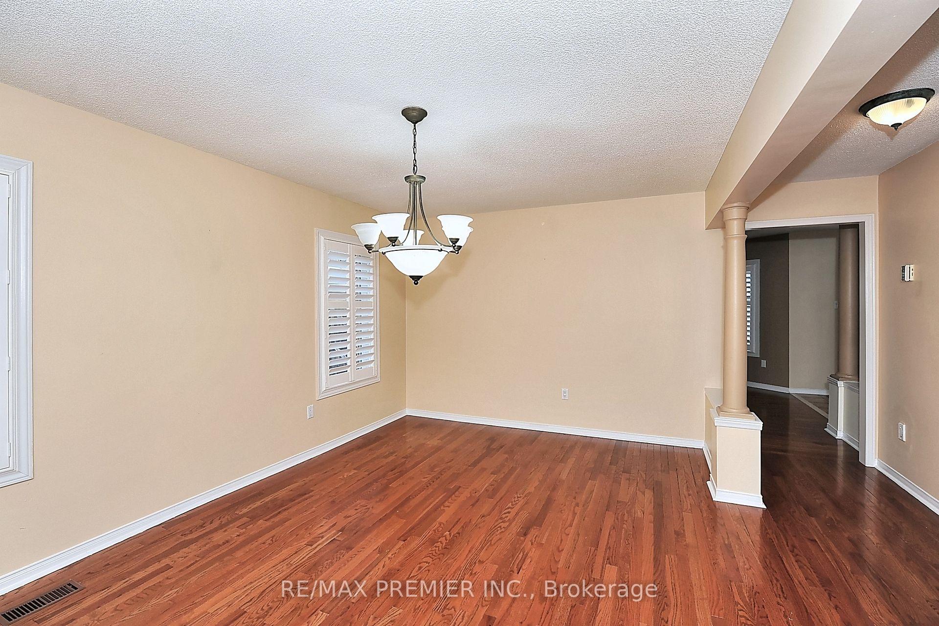Photo 4 of 85 Kirkbride Crescent, Vaughan, Maple — HOMEH