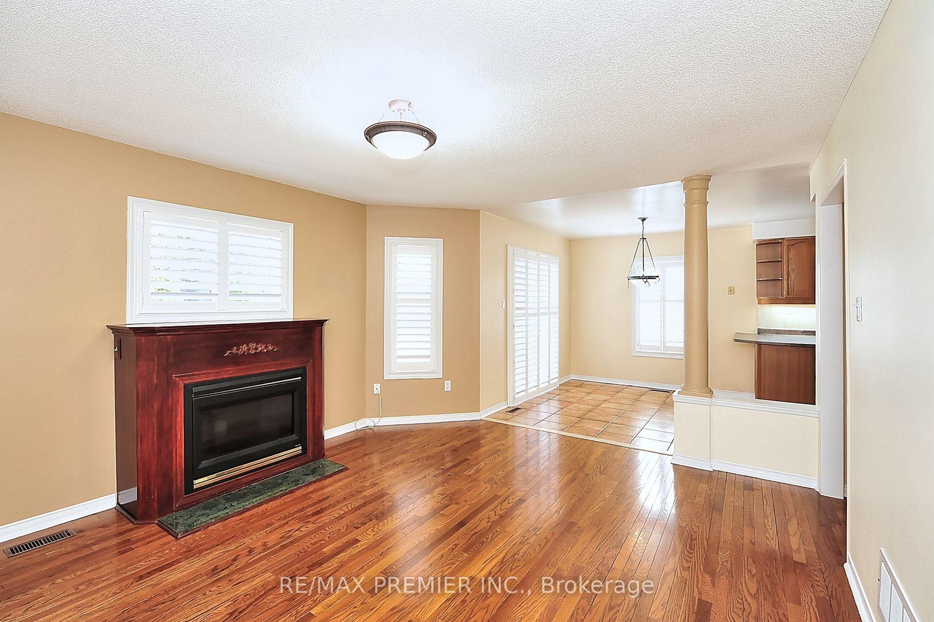 Photo 6 of 85 Kirkbride Crescent, Vaughan, Maple — HOMEH