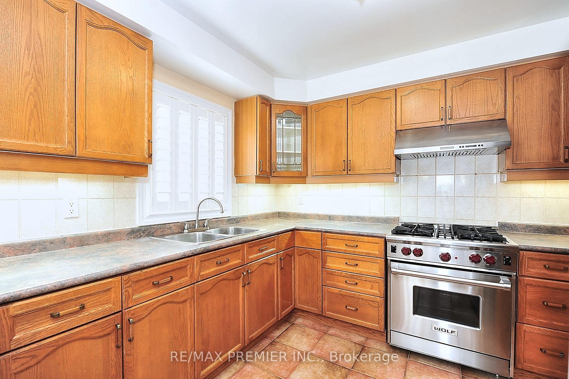Photo 8 of 85 Kirkbride Crescent, Vaughan, Maple — HOMEH