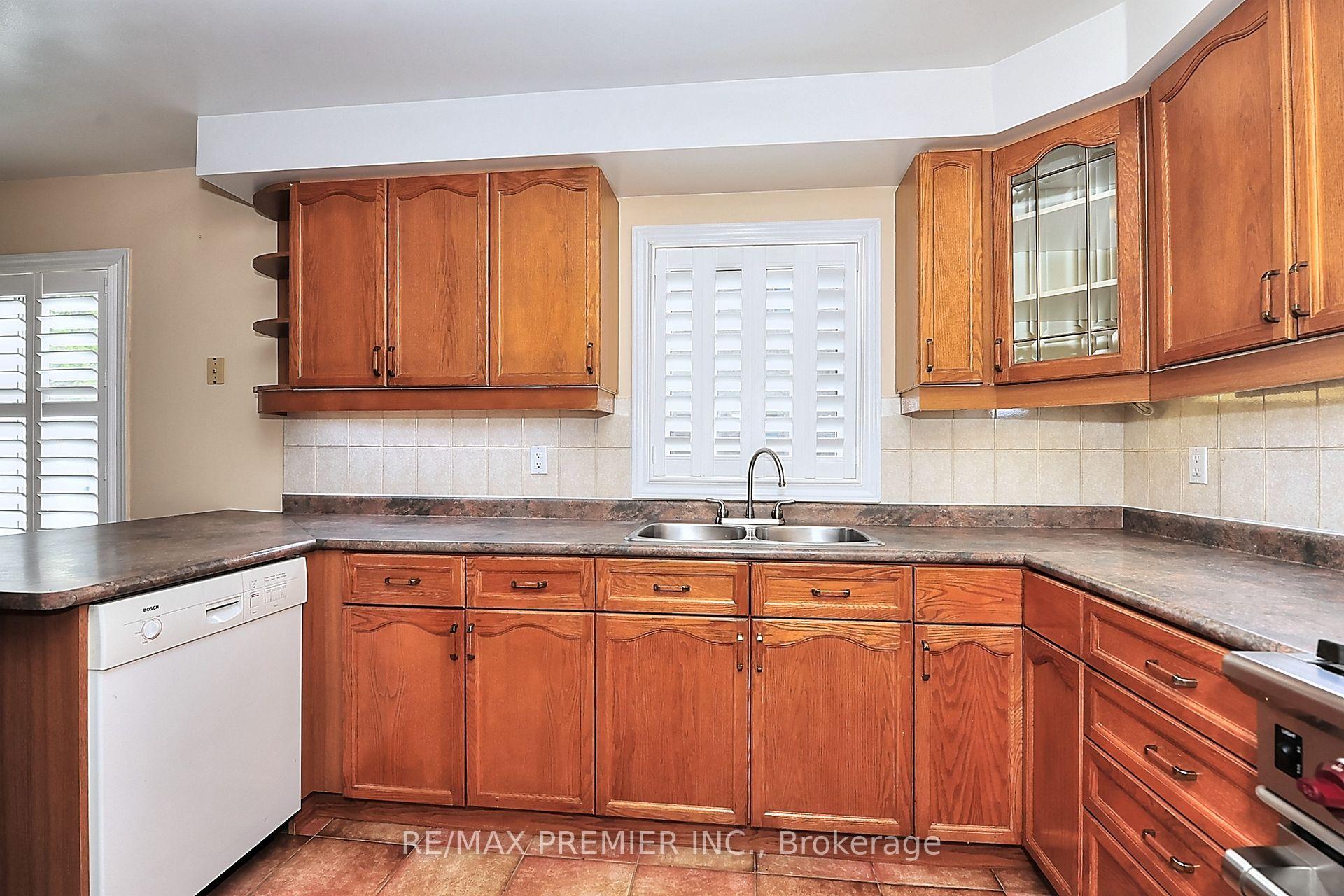 Photo 9 of 85 Kirkbride Crescent, Vaughan, Maple — HOMEH