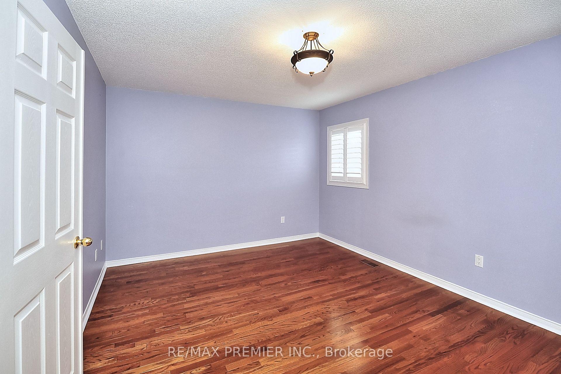 Photo 11 of 85 Kirkbride Crescent, Vaughan, Maple — HOMEH