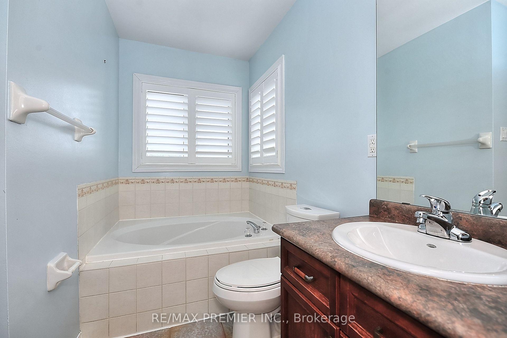 Photo 12 of 85 Kirkbride Crescent, Vaughan, Maple — HOMEH