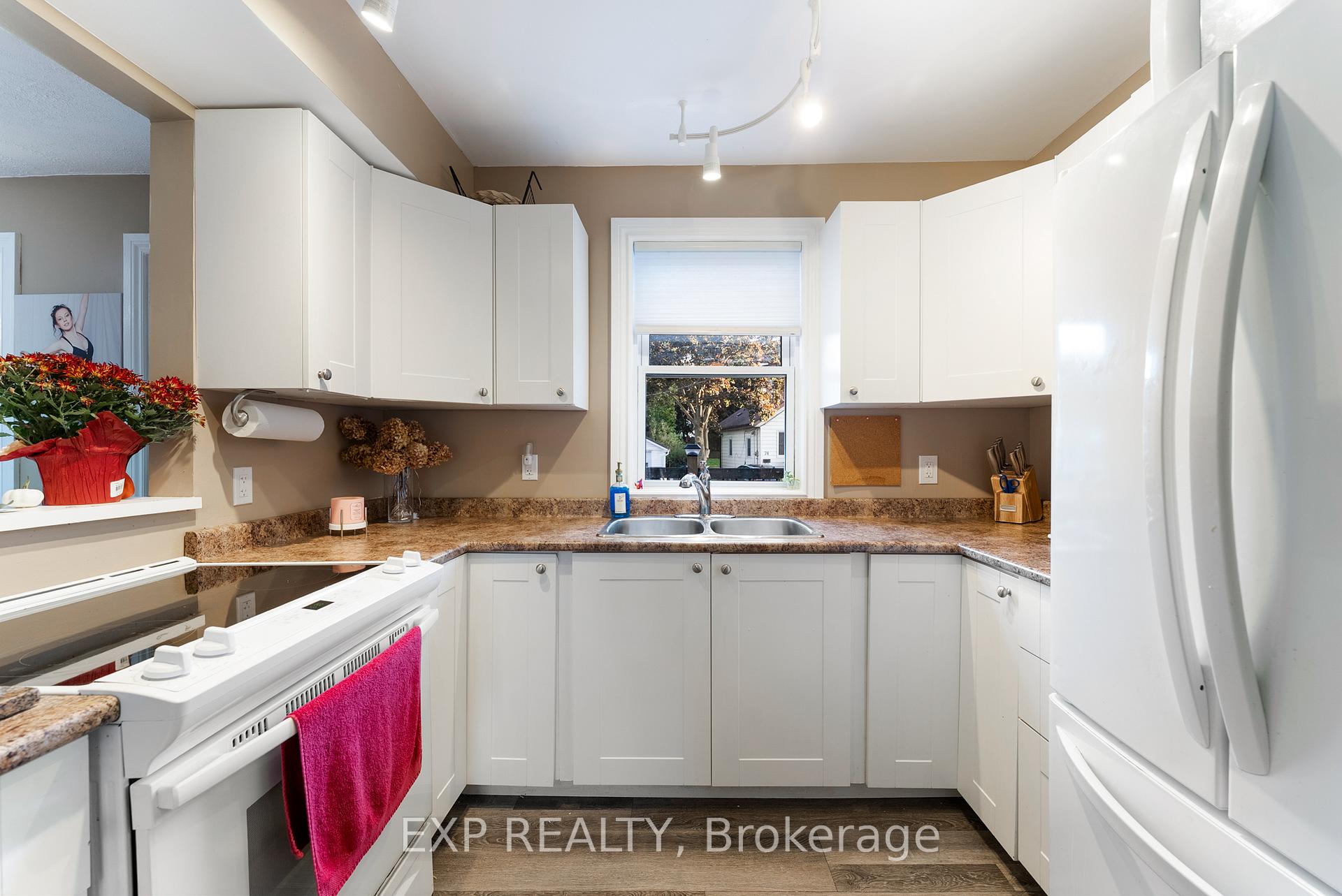 Photo 8 of 79 Purdy Street, Belleville, Belleville Ward — HOMEH