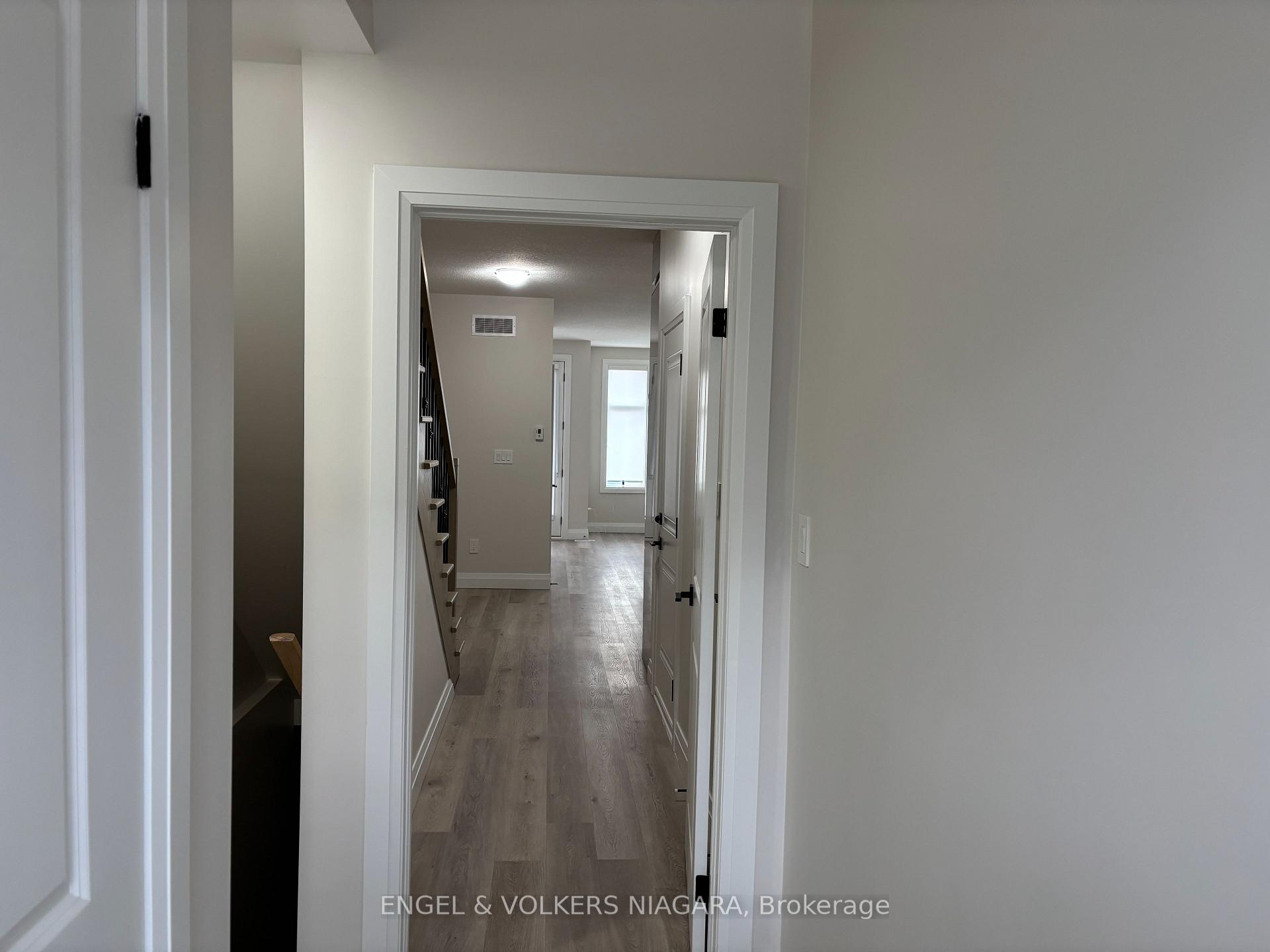 Photo 4 of 68 Warren Trail, Welland, Lincoln/Crowland — HOMEH