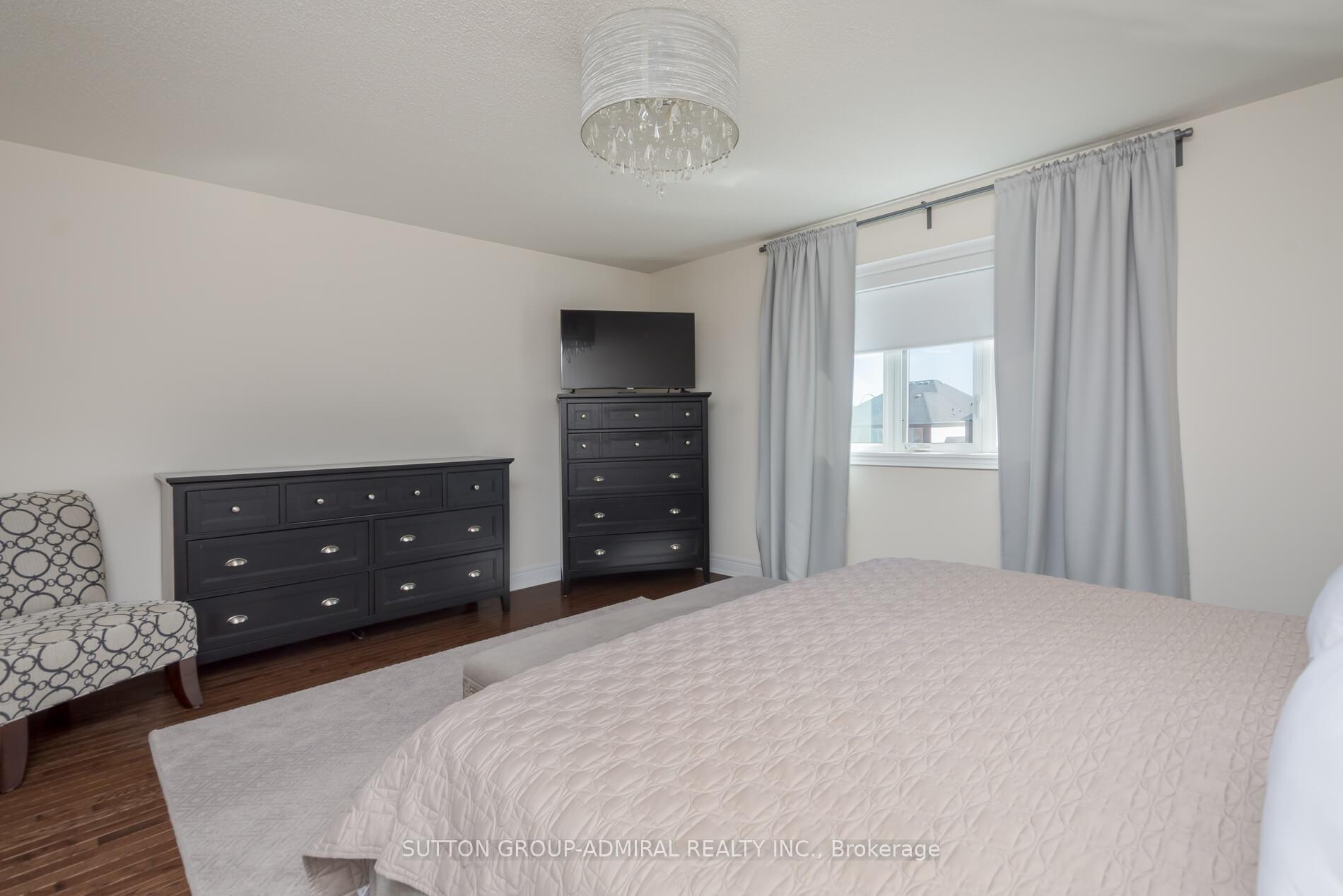 Photo 17 of 227 Canada Drive, Vaughan, Vellore Village — HOMEH