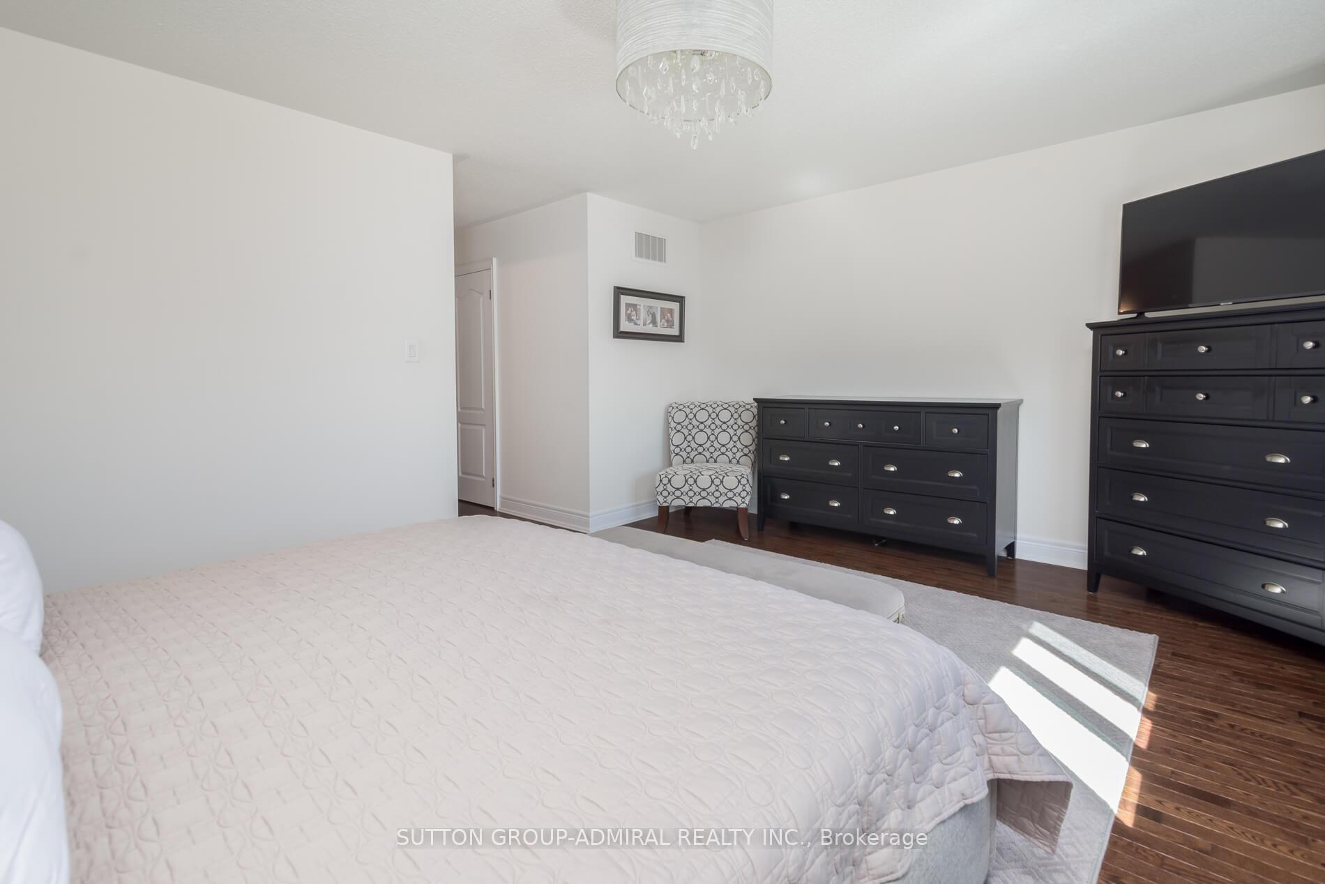 Photo 18 of 227 Canada Drive, Vaughan, Vellore Village — HOMEH