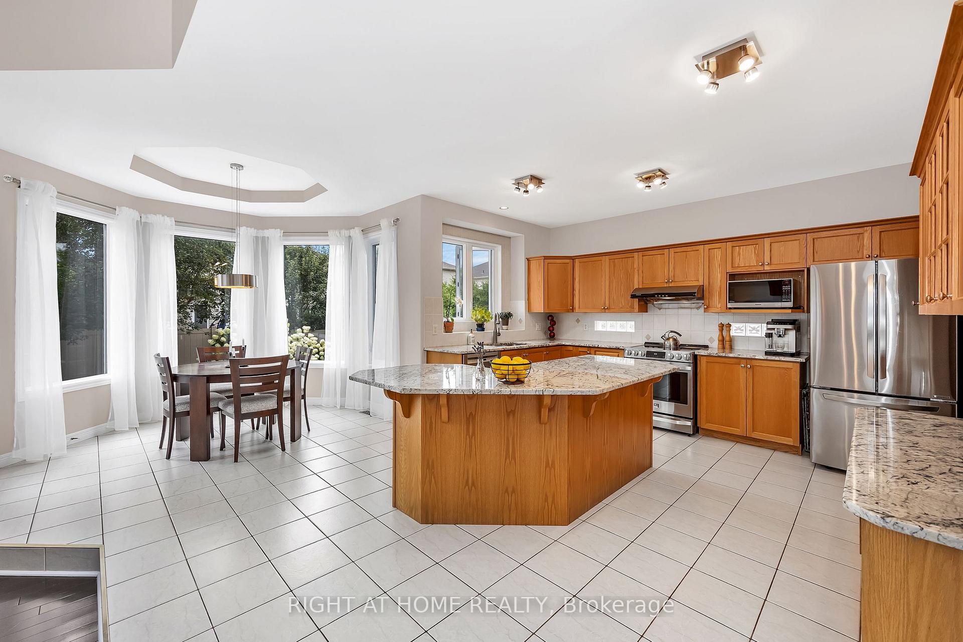 Photo 9 of 3727 Mountain Meadows Crescent, Ottawa, Riverside South/Gloucester Glen — HOMEH