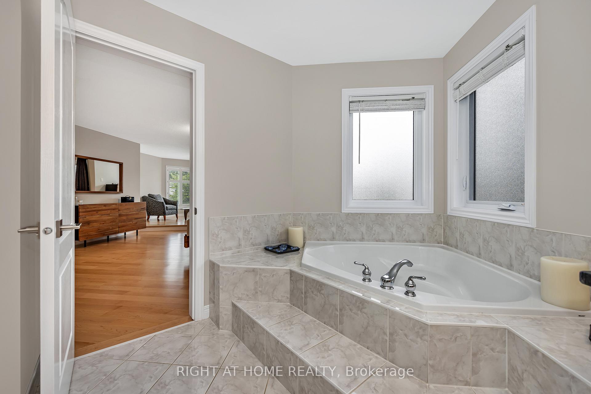 Photo 23 of 3727 Mountain Meadows Crescent, Ottawa, Riverside South/Gloucester Glen — HOMEH