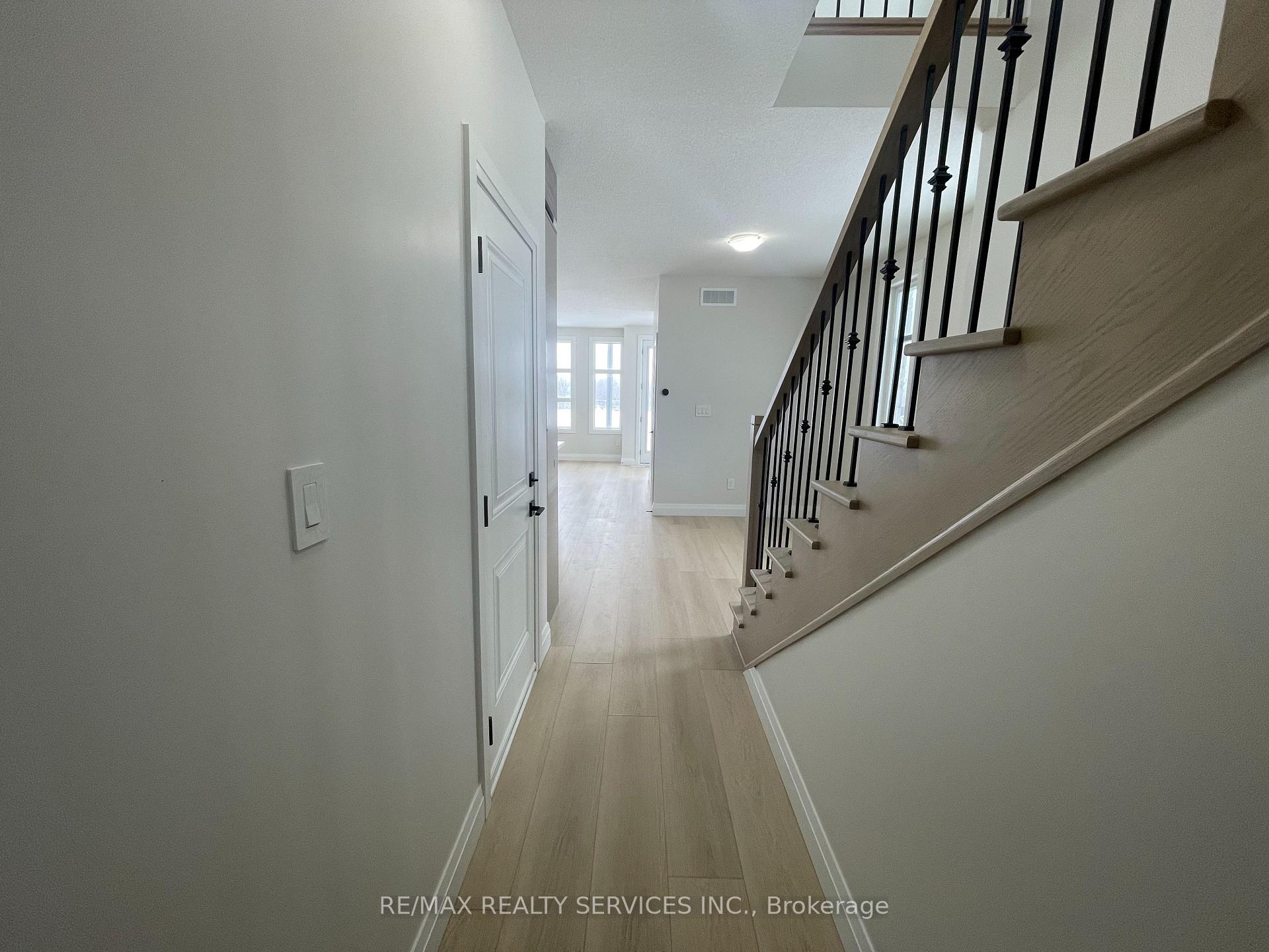 Photo 4 of 82 Warren Trail, Welland, Lincoln/Crowland — HOMEH