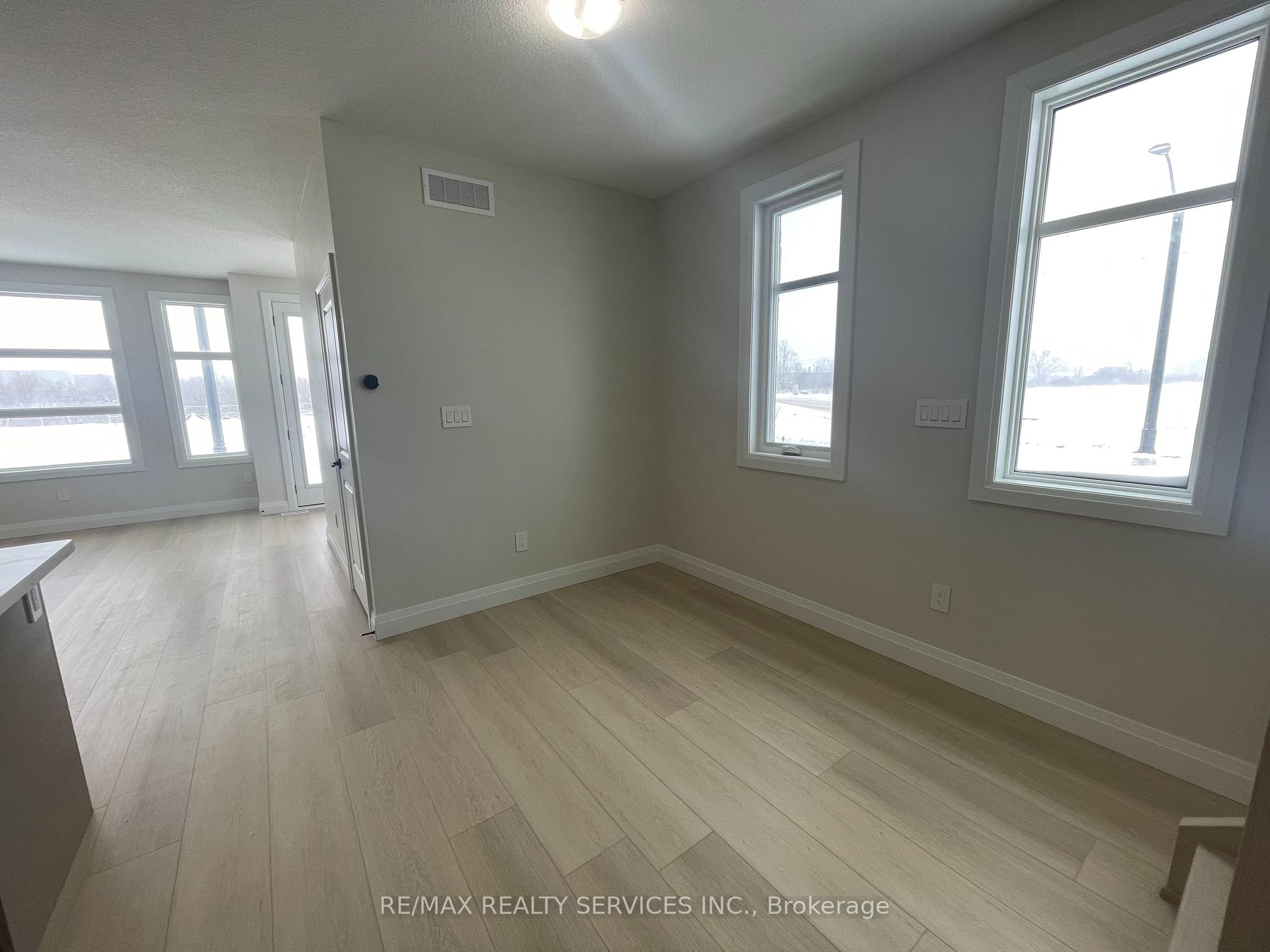Photo 5 of 82 Warren Trail, Welland, Lincoln/Crowland — HOMEH