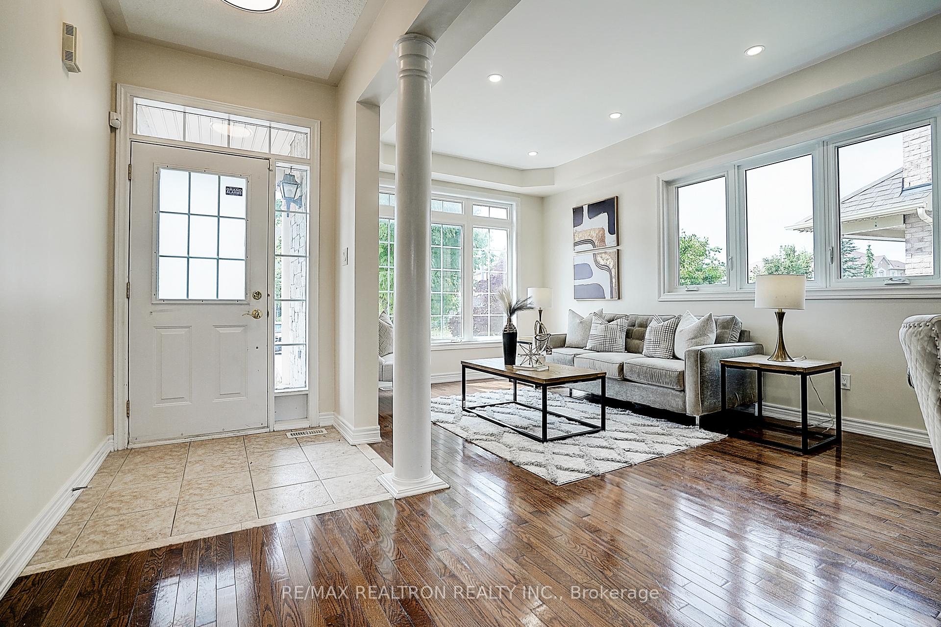 Photo 4 of 346 Autumn Hill Boulevard, Vaughan, Patterson — HOMEH