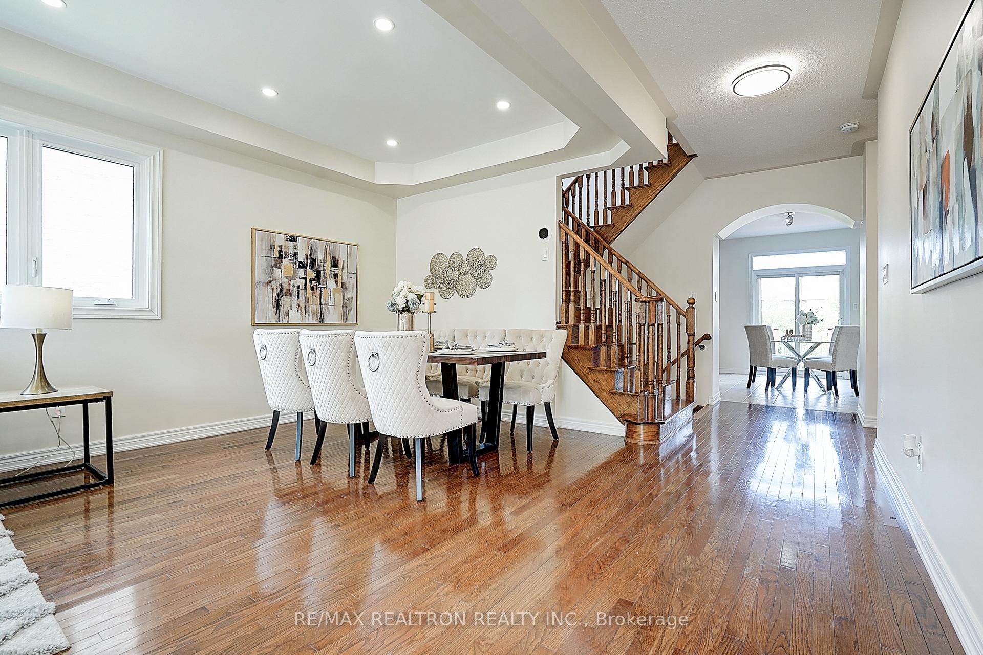 Photo 8 of 346 Autumn Hill Boulevard, Vaughan, Patterson — HOMEH