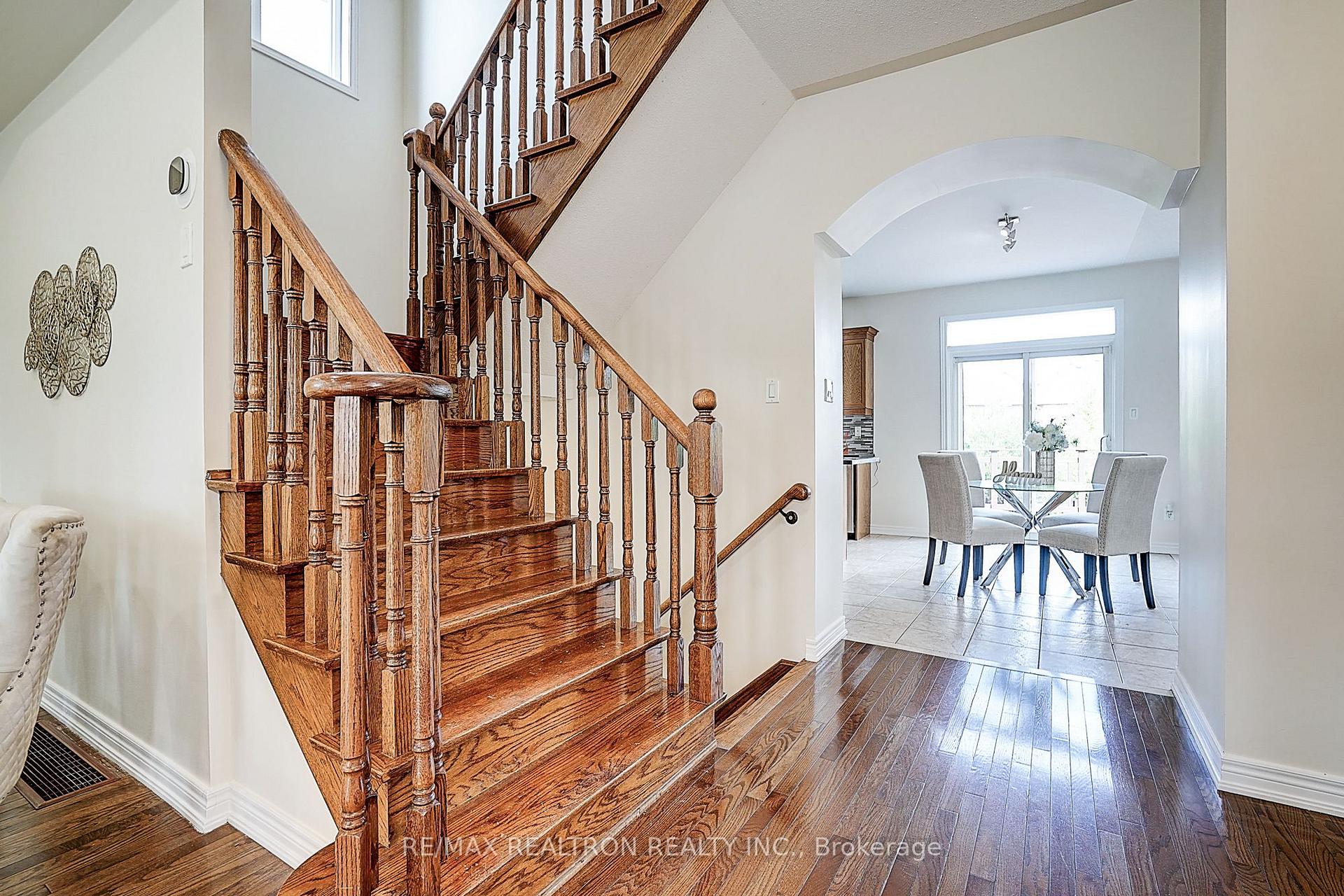 Photo 9 of 346 Autumn Hill Boulevard, Vaughan, Patterson — HOMEH