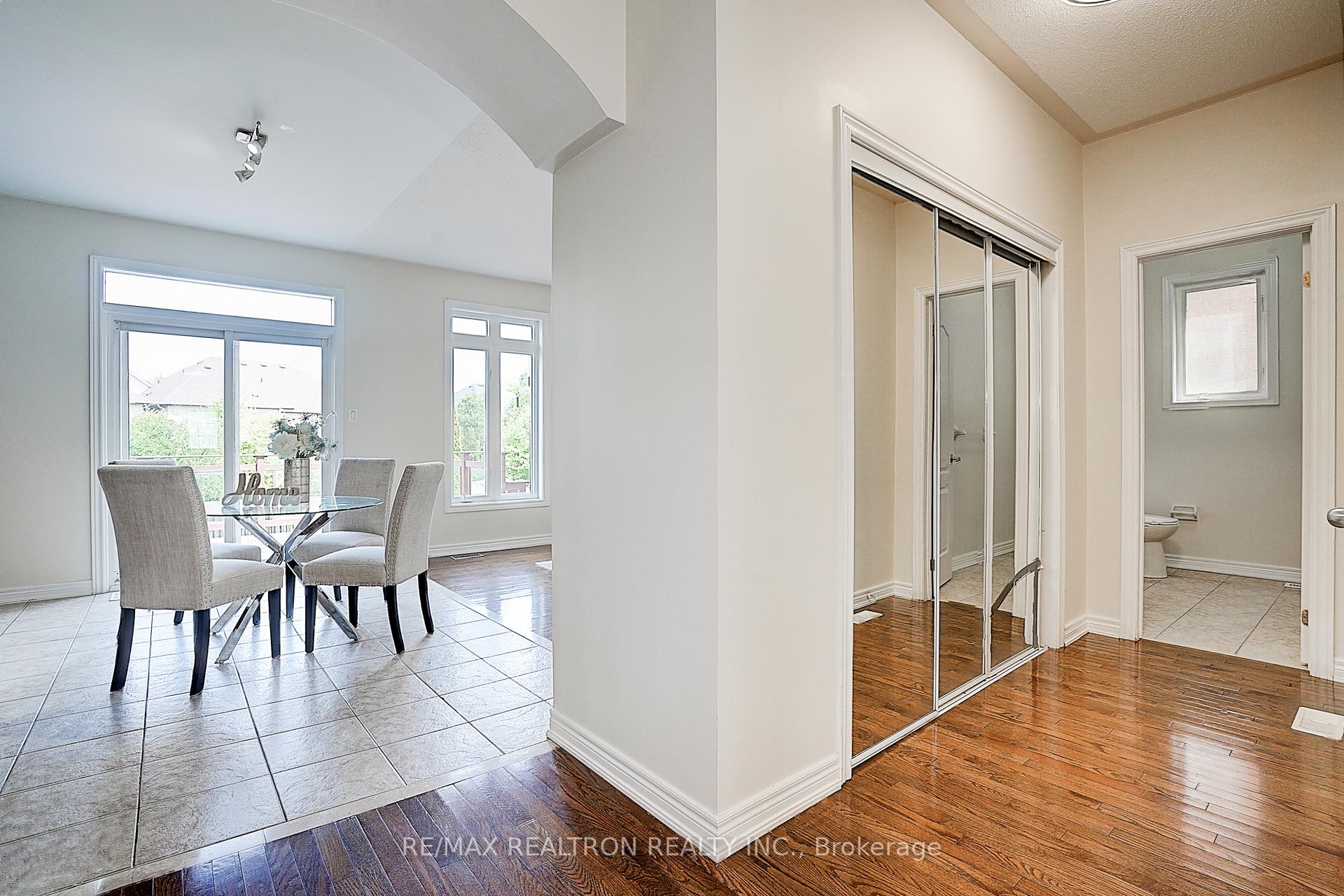 Photo 10 of 346 Autumn Hill Boulevard, Vaughan, Patterson — HOMEH