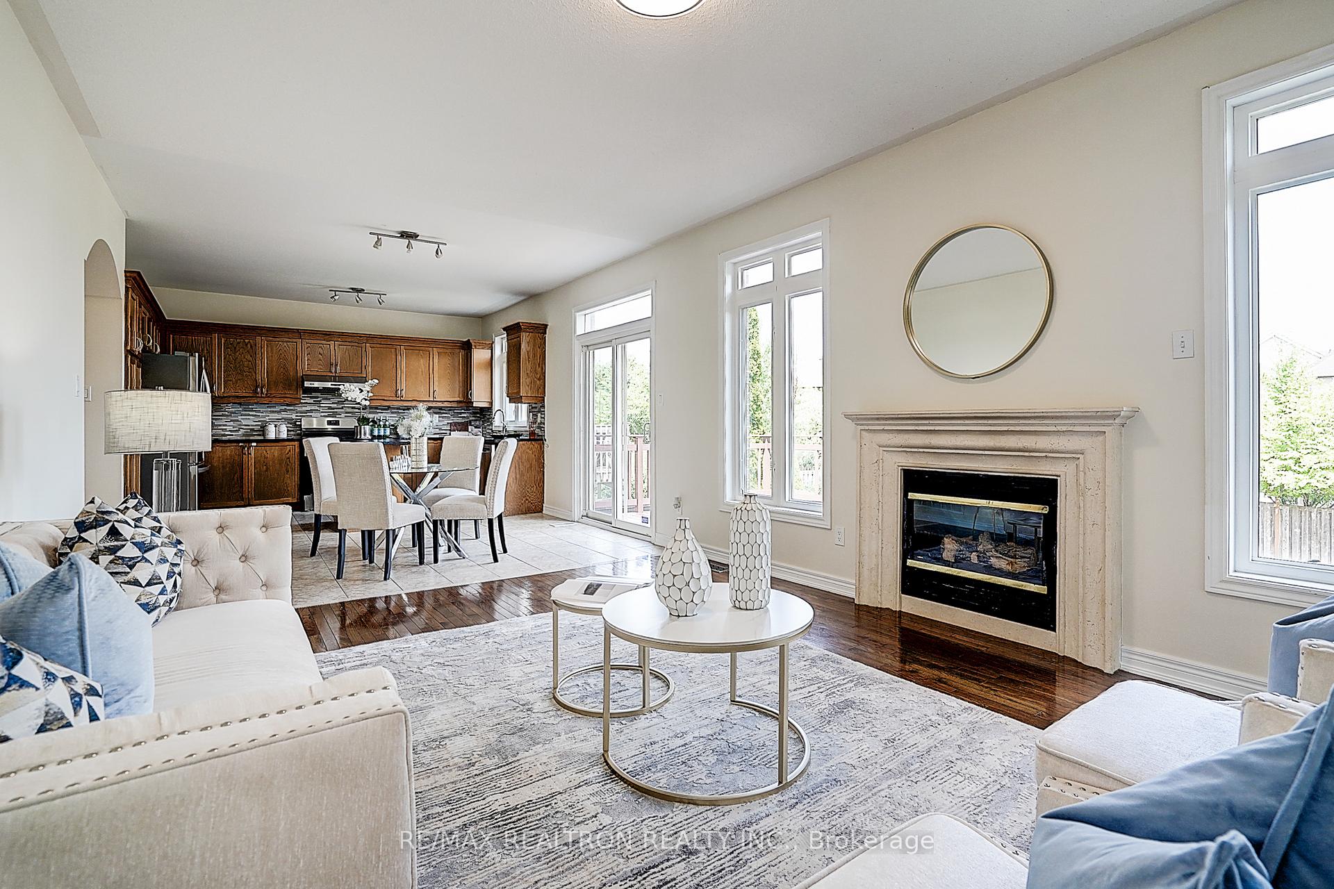 Photo 13 of 346 Autumn Hill Boulevard, Vaughan, Patterson — HOMEH