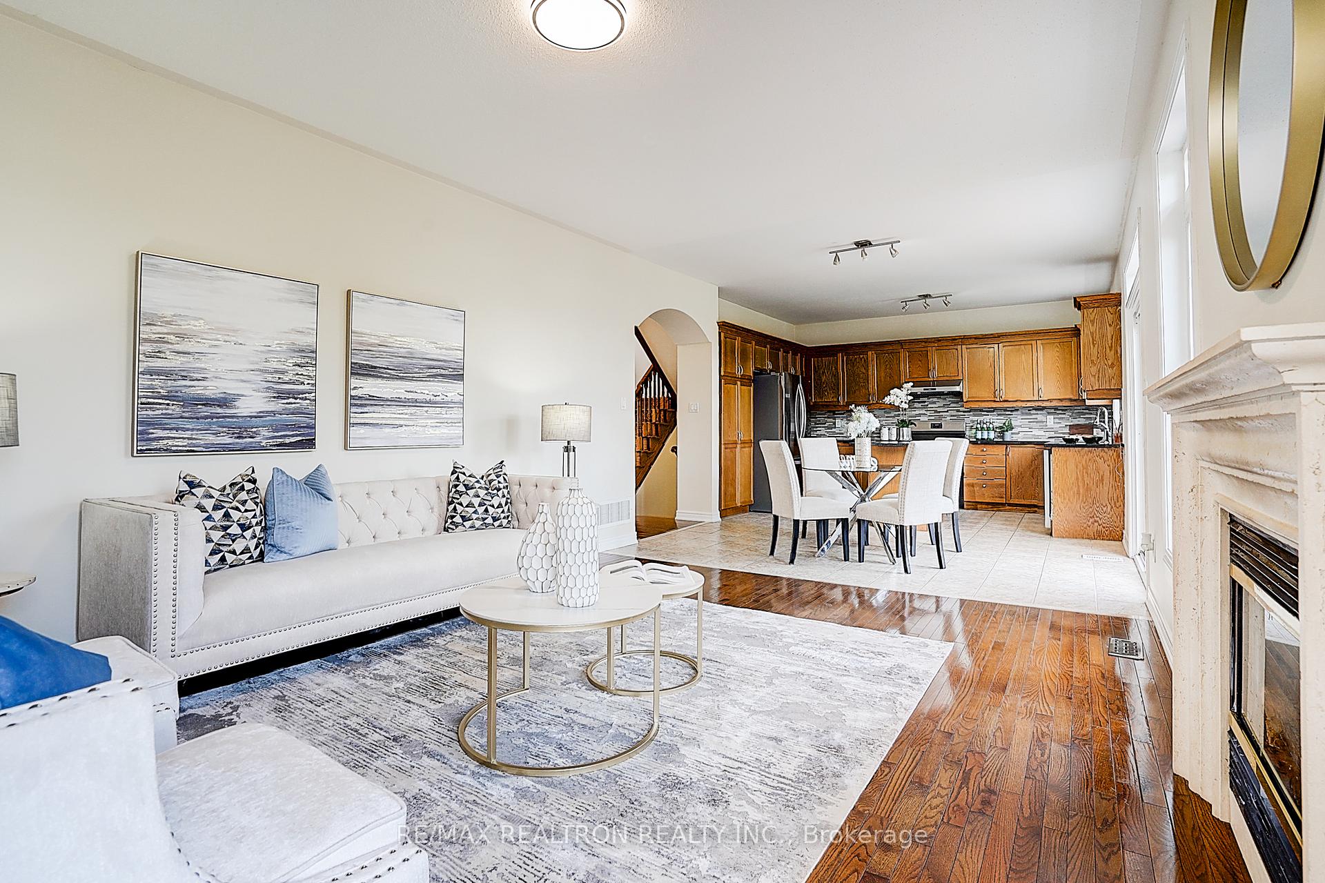 Photo 14 of 346 Autumn Hill Boulevard, Vaughan, Patterson — HOMEH