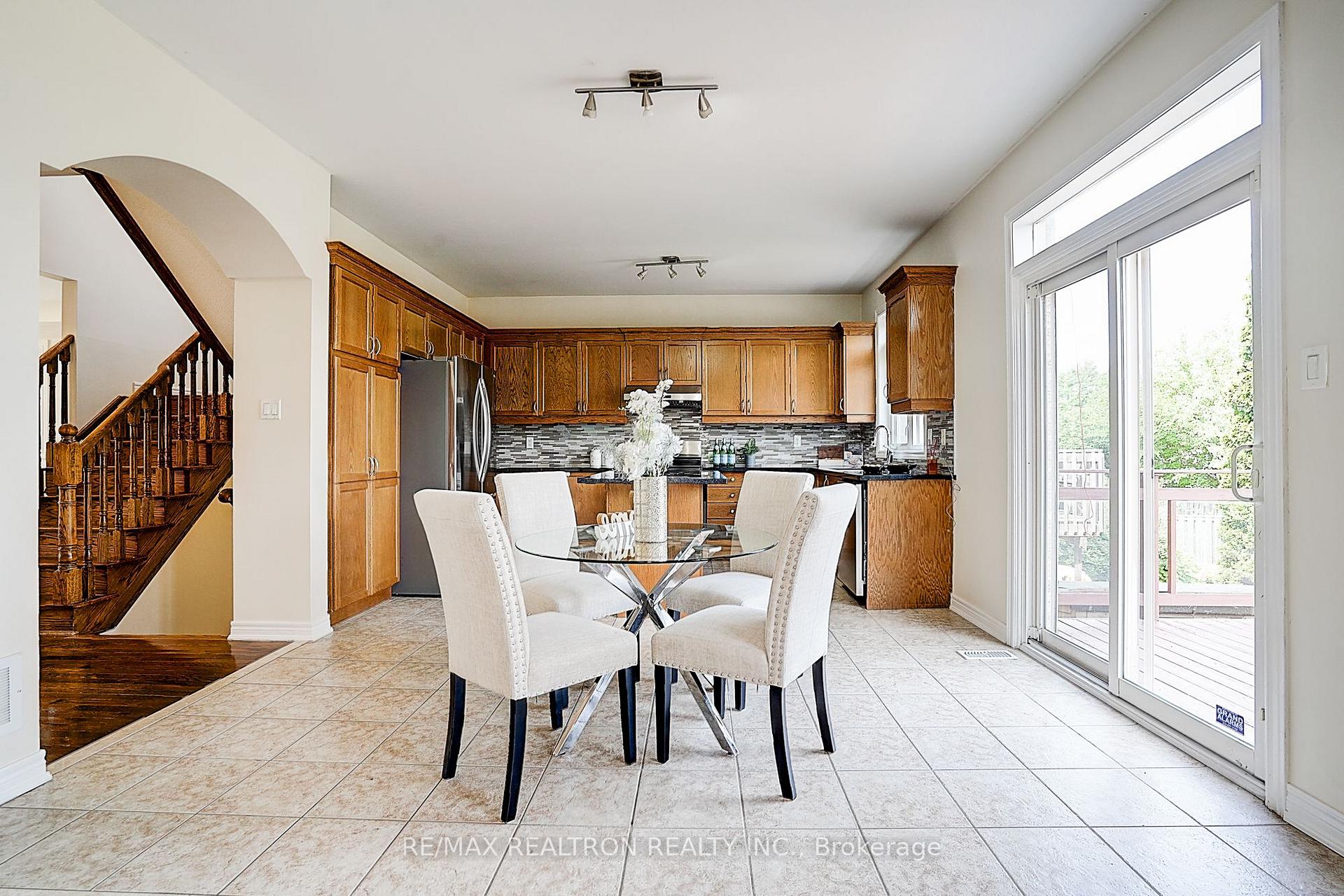 Photo 16 of 346 Autumn Hill Boulevard, Vaughan, Patterson — HOMEH