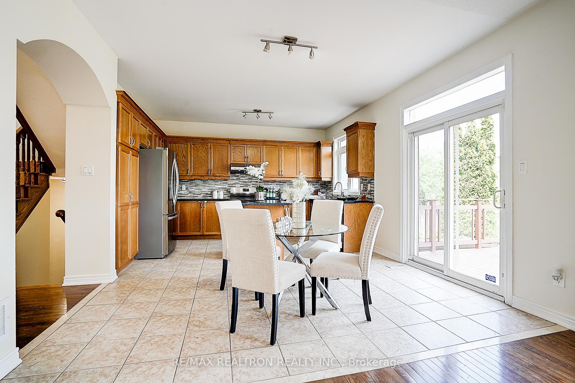 Photo 17 of 346 Autumn Hill Boulevard, Vaughan, Patterson — HOMEH