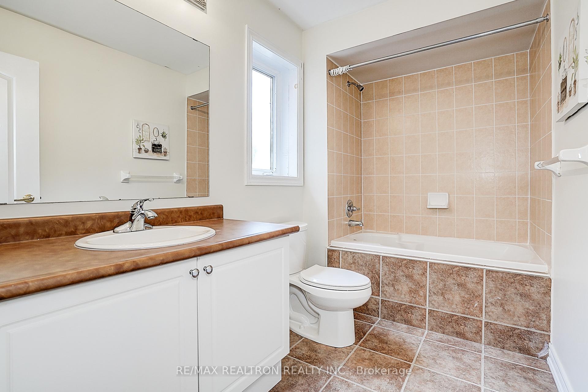 Photo 33 of 346 Autumn Hill Boulevard, Vaughan, Patterson — HOMEH