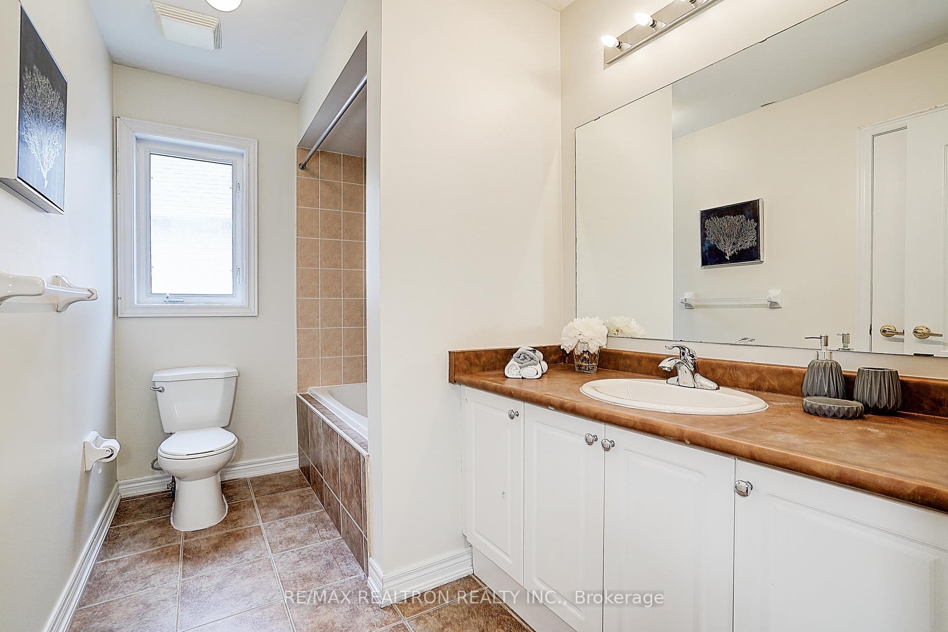 Photo 39 of 346 Autumn Hill Boulevard, Vaughan, Patterson — HOMEH