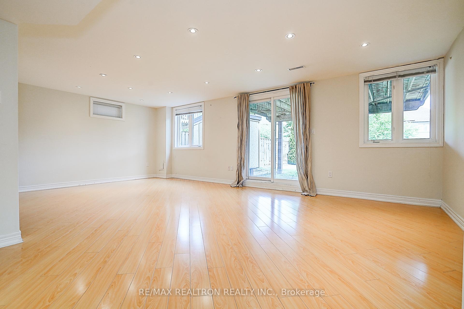 Photo 41 of 346 Autumn Hill Boulevard, Vaughan, Patterson — HOMEH