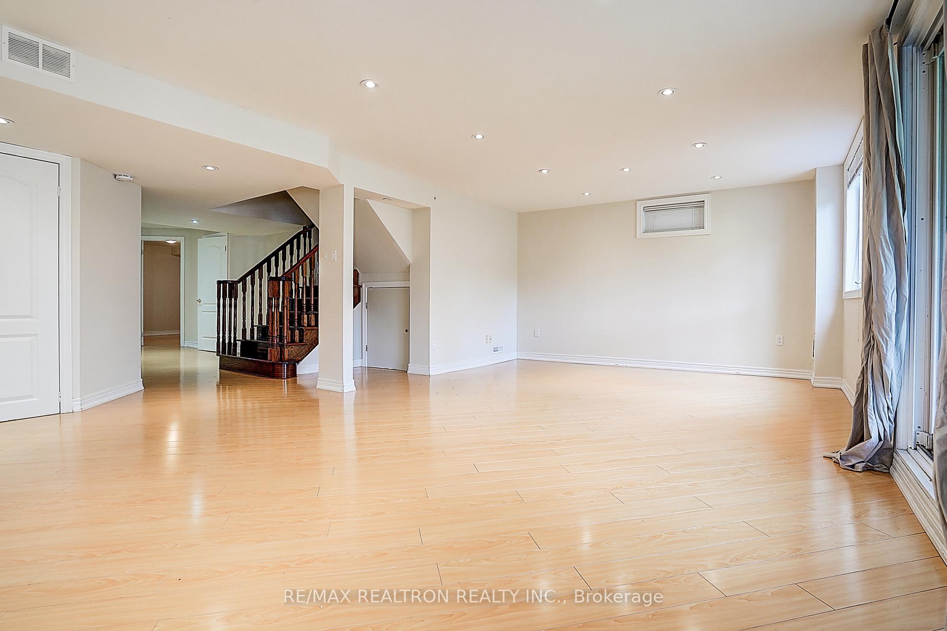 Photo 42 of 346 Autumn Hill Boulevard, Vaughan, Patterson — HOMEH