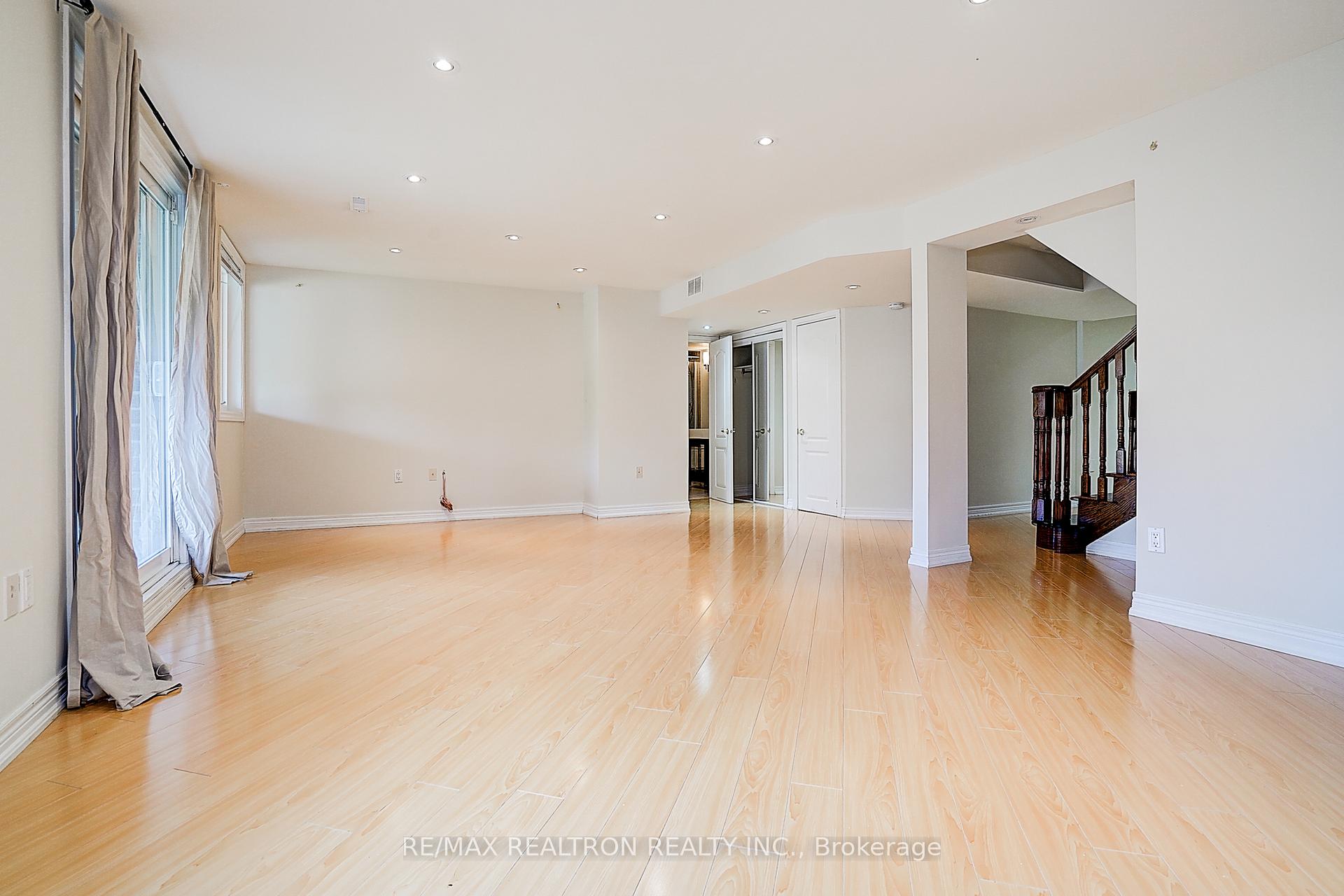 Photo 43 of 346 Autumn Hill Boulevard, Vaughan, Patterson — HOMEH