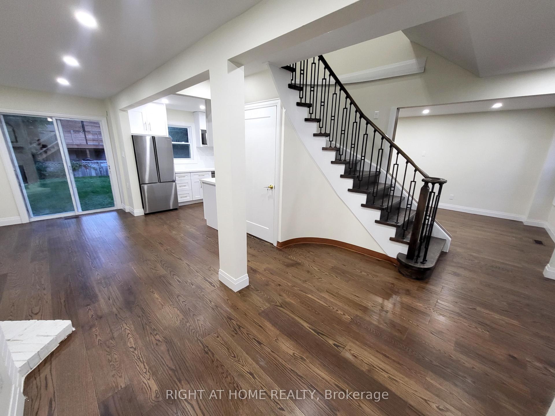 Photo 2 of 247 Hickling Trail, Barrie, Grove East — HOMEH