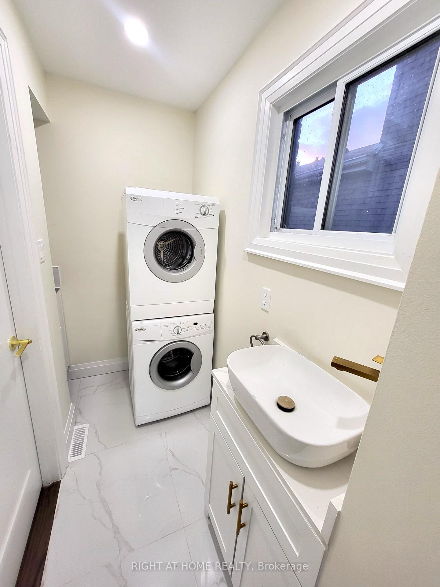 Photo 18 of 247 Hickling Trail, Barrie, Grove East — HOMEH