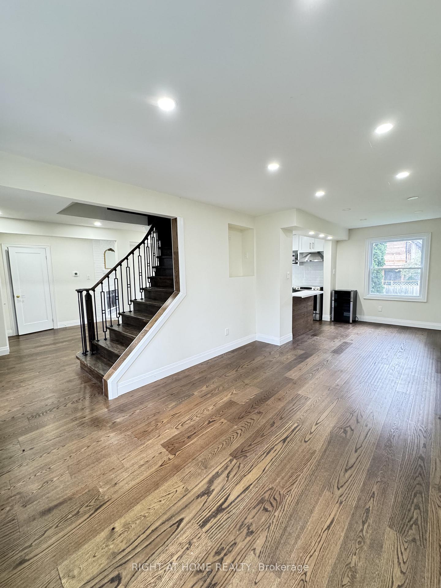 Photo 10 of 247 Hickling Trail, Barrie, Grove East — HOMEH