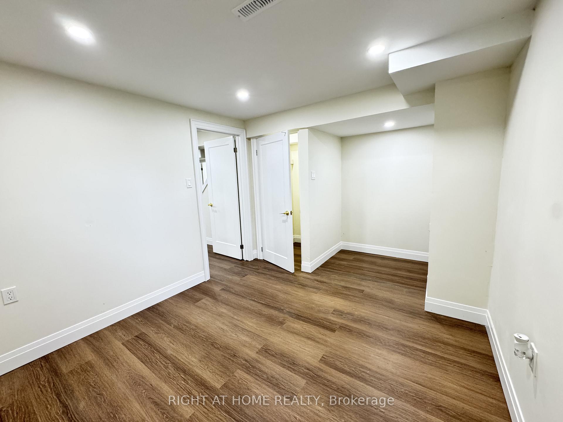 Photo 12 of 247 Hickling Trail, Barrie, Grove East — HOMEH
