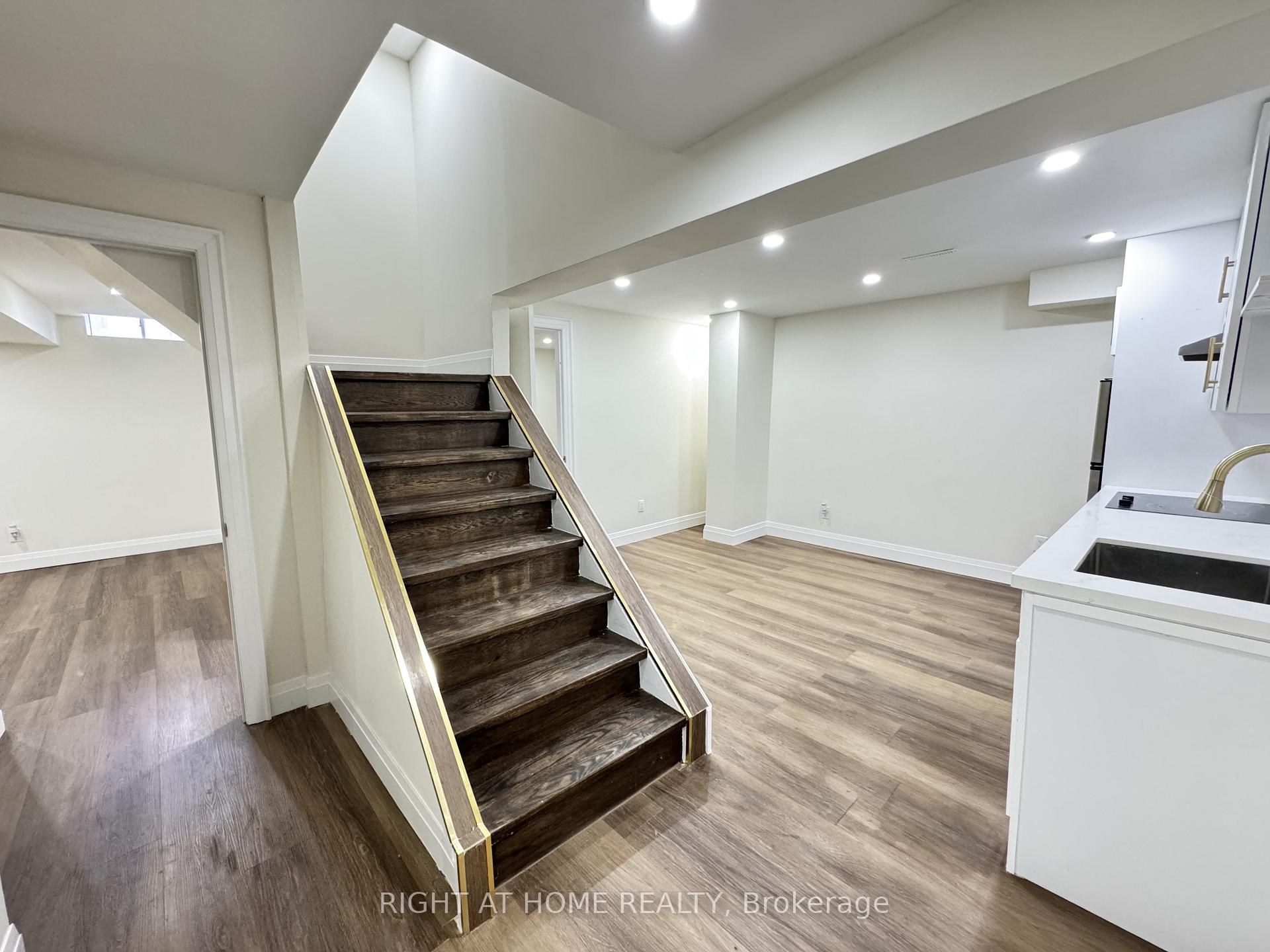Photo 16 of 247 Hickling Trail, Barrie, Grove East — HOMEH