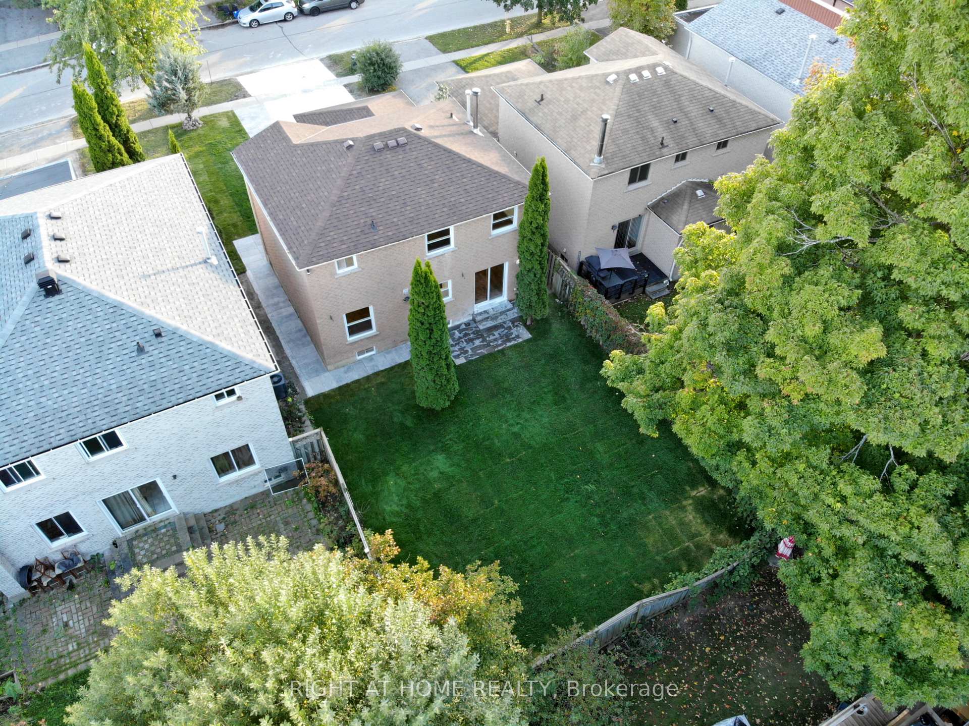 Photo 19 of 247 Hickling Trail, Barrie, Grove East — HOMEH