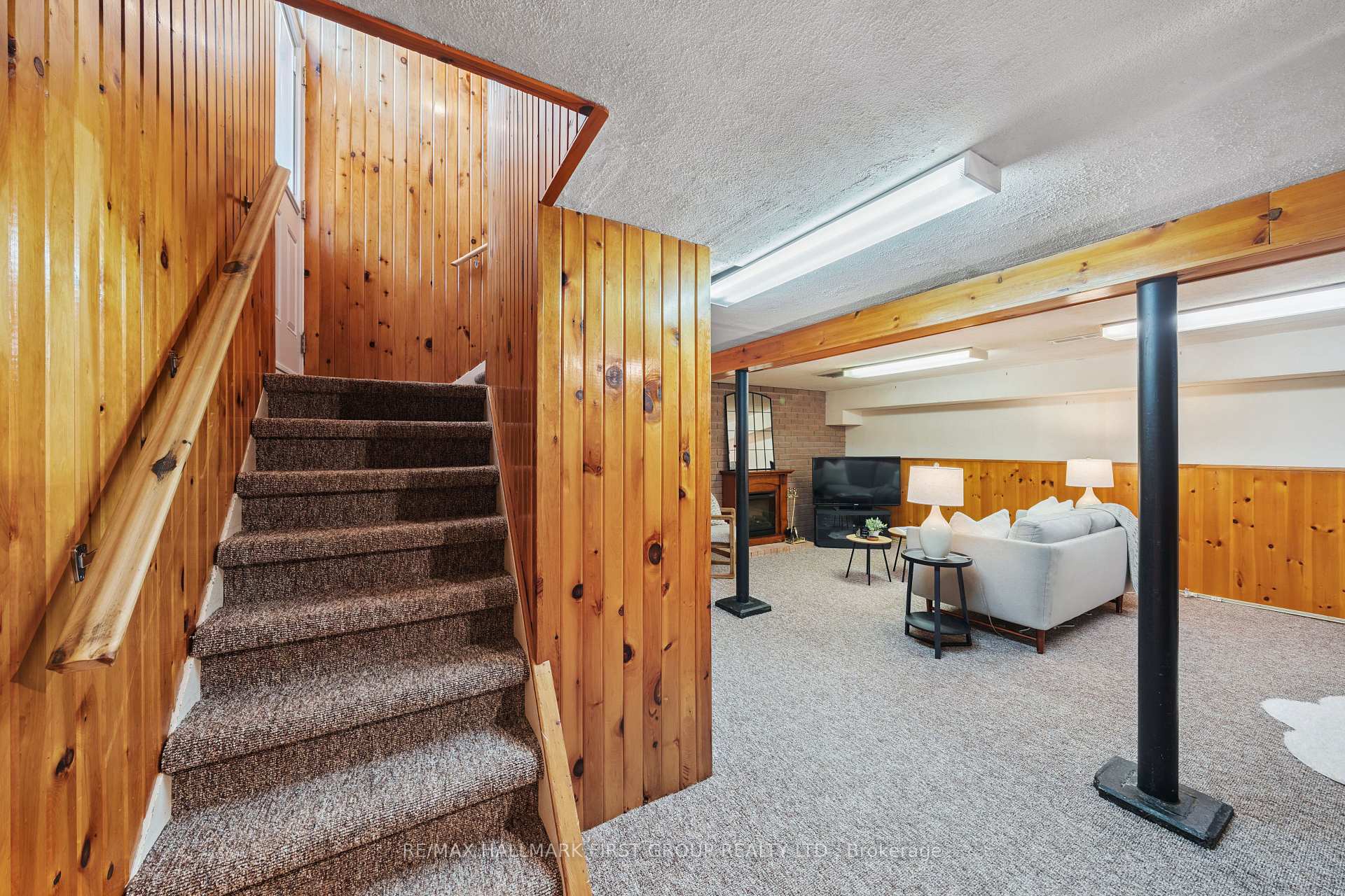 Photo 7 of 2 Thorncroft Crescent, Ajax, South East — HOMEH